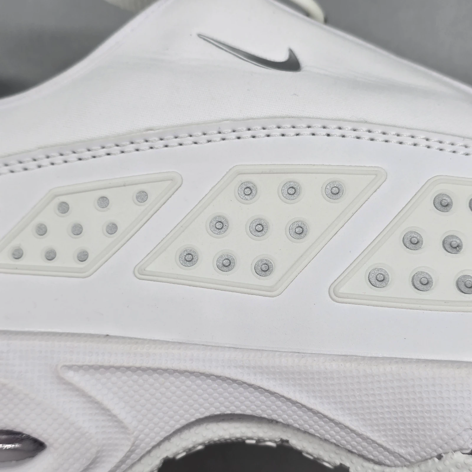 NIKE AIR MAX SNDR (1.1) 9