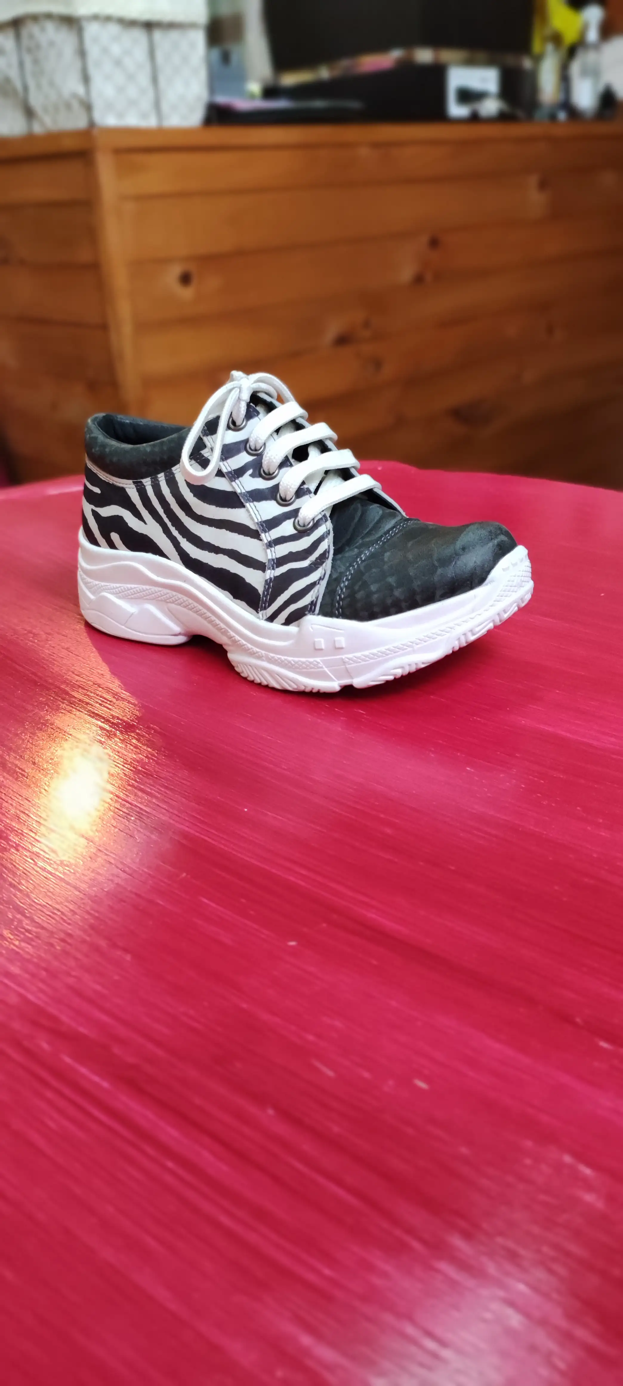 Zapatilla azul piedra cebra