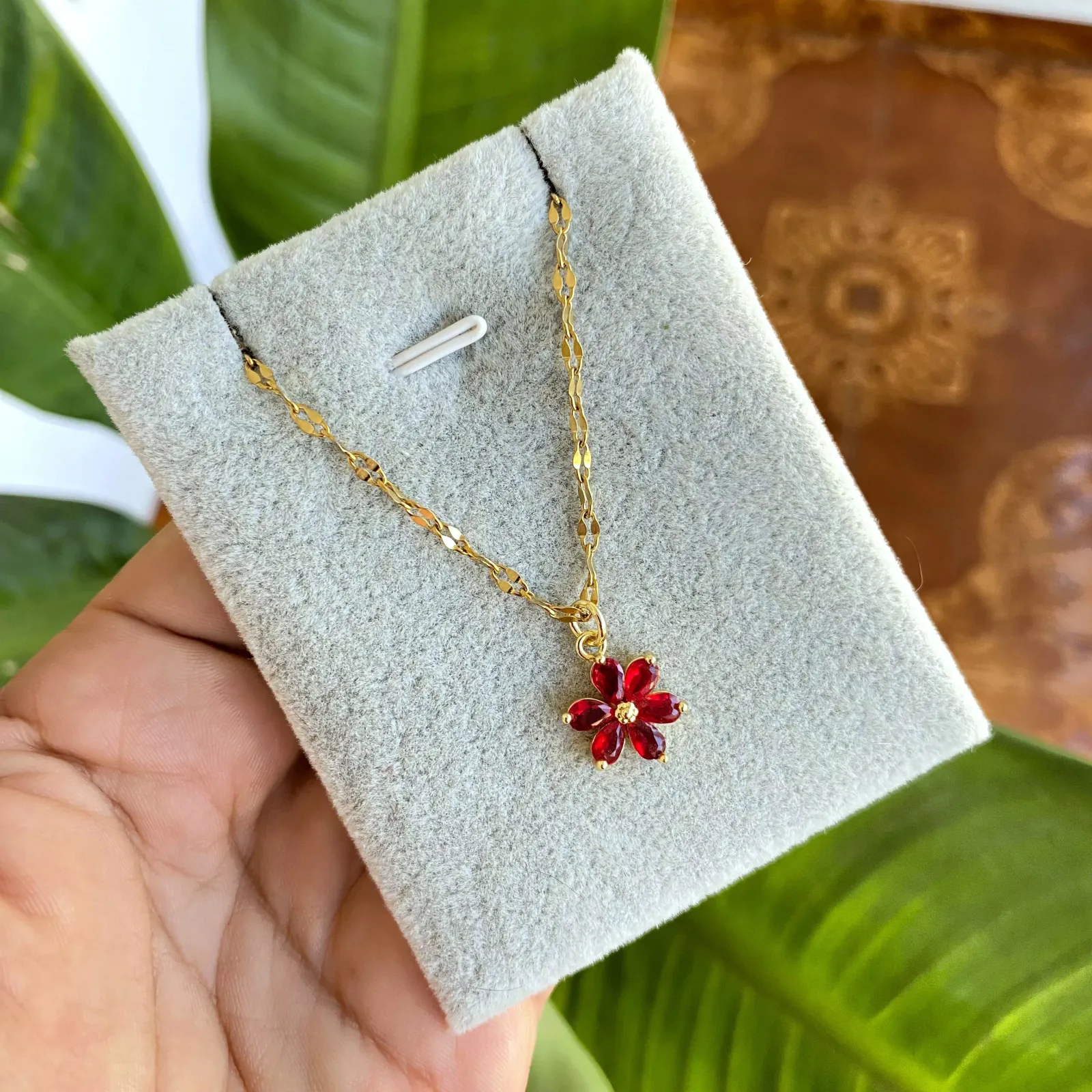 Cadena Y Dije En Acero Con Piedra Circon De Flor Roja Pequeña  2