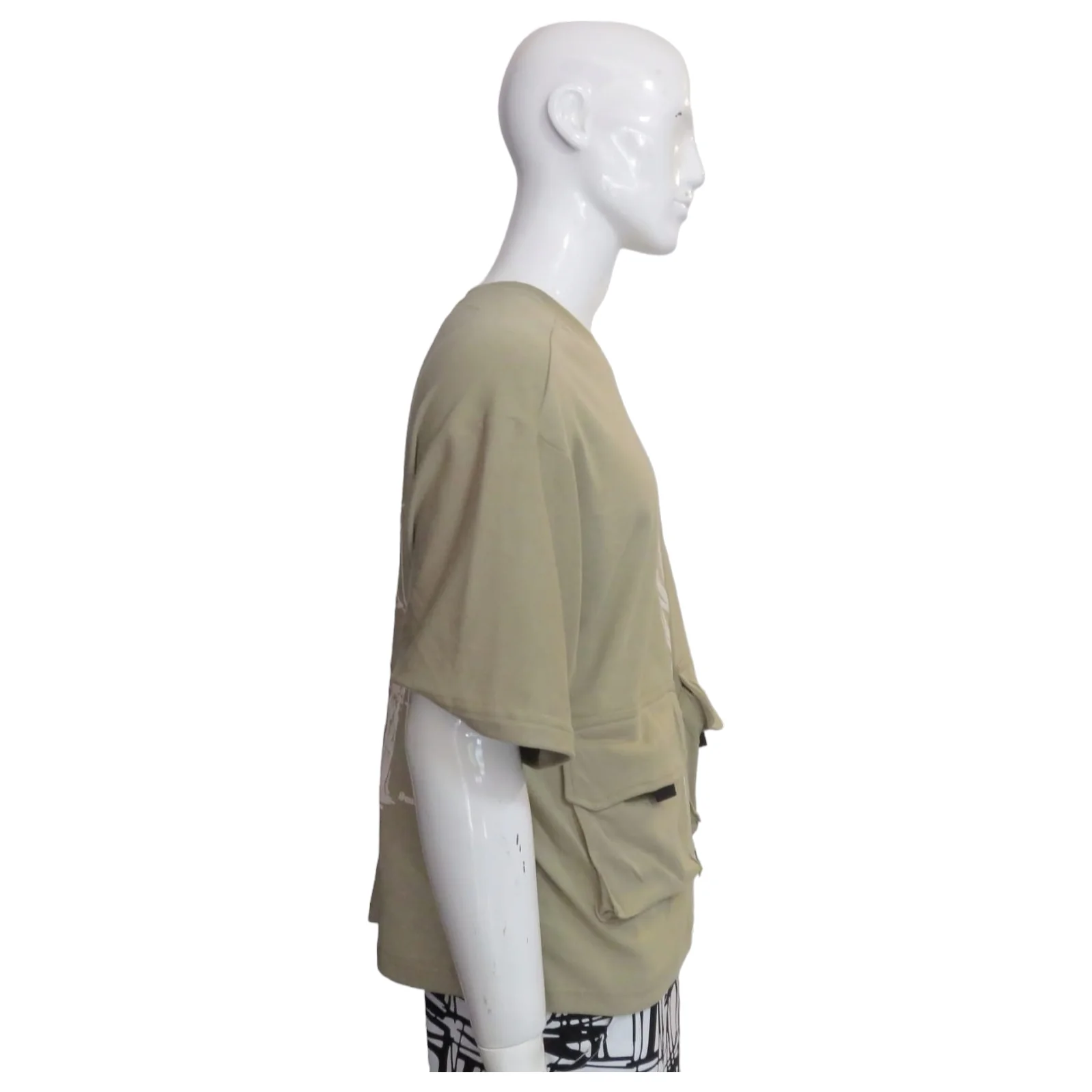 Playera Beige Over araña con bolsas 2