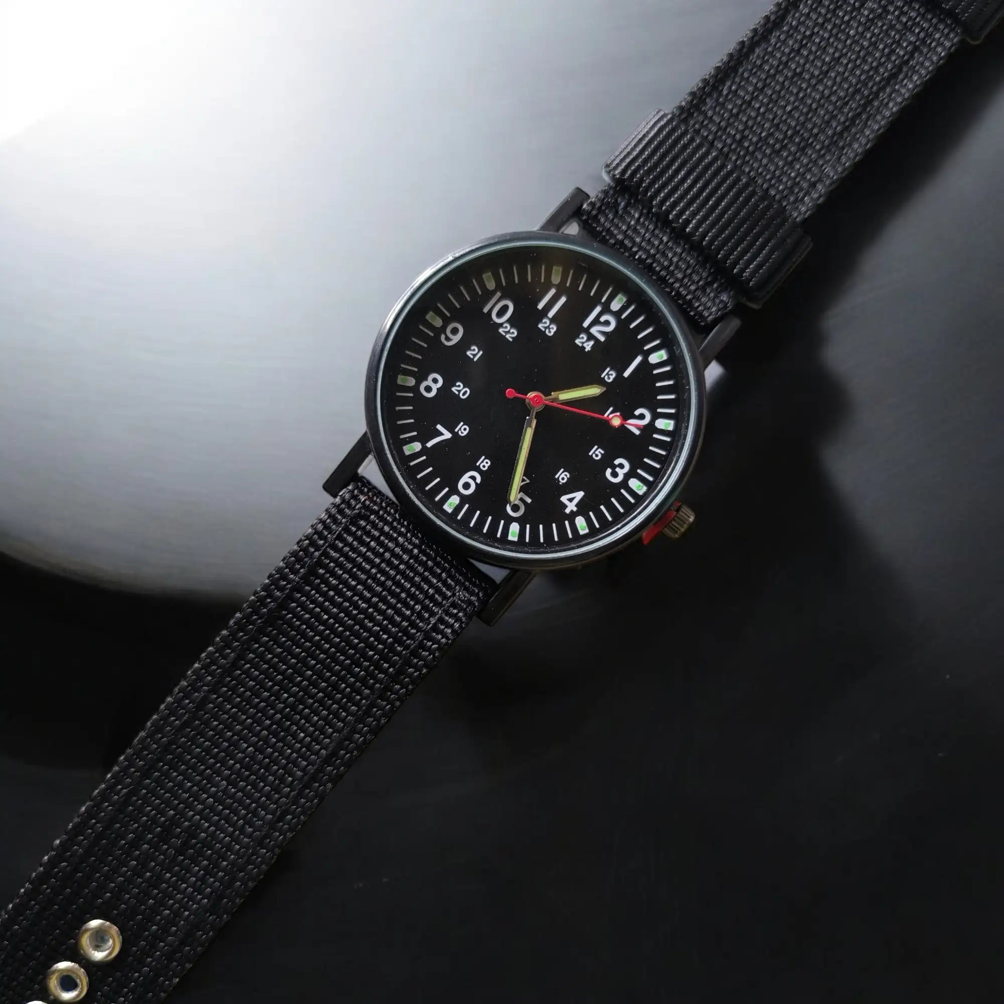 Reloj redondo negro l 3