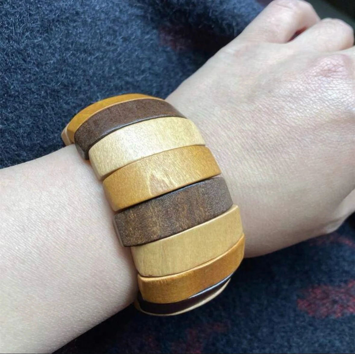 Pulsera de madera con ajuste elástico 