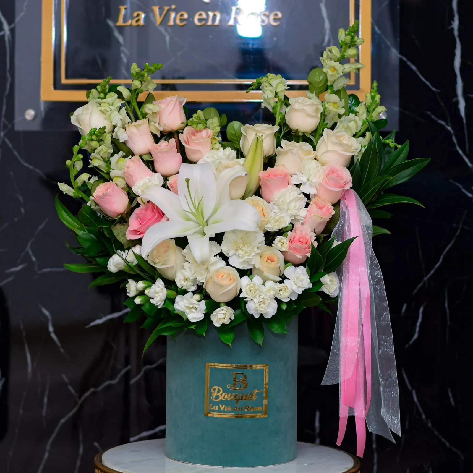 Primavera flores  rosadas y blancas 