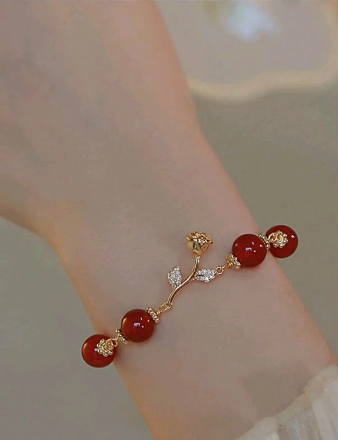 Hermosa pulsera, baño de oro con imitación de diamantes 