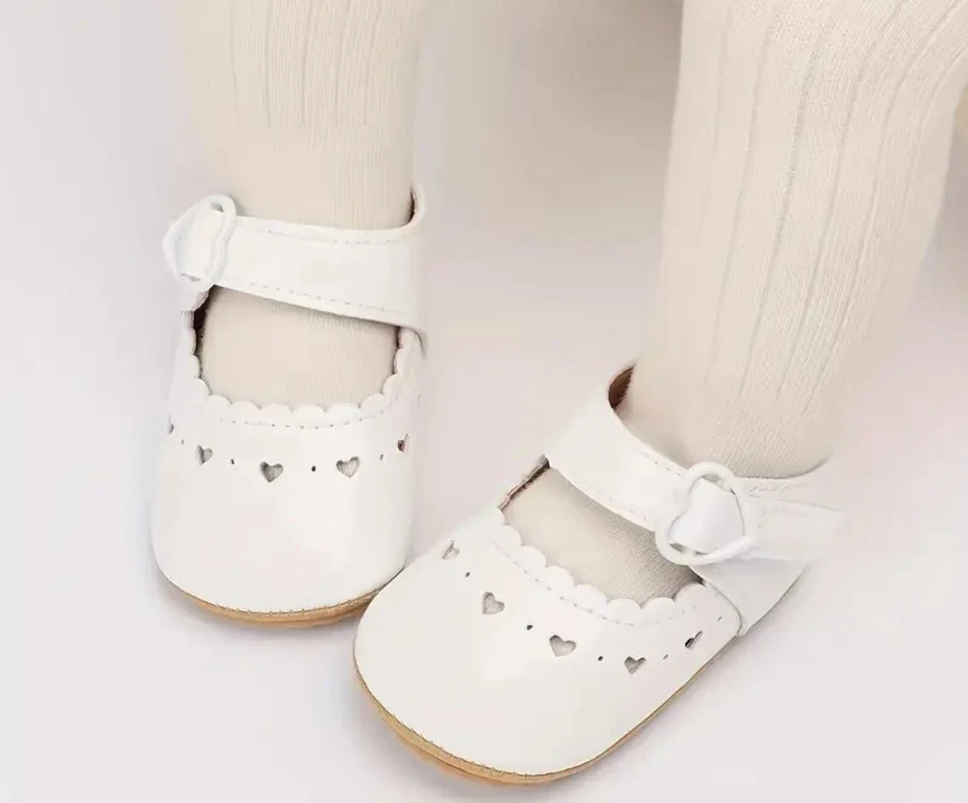 ZAPATITOS BLANCOS 