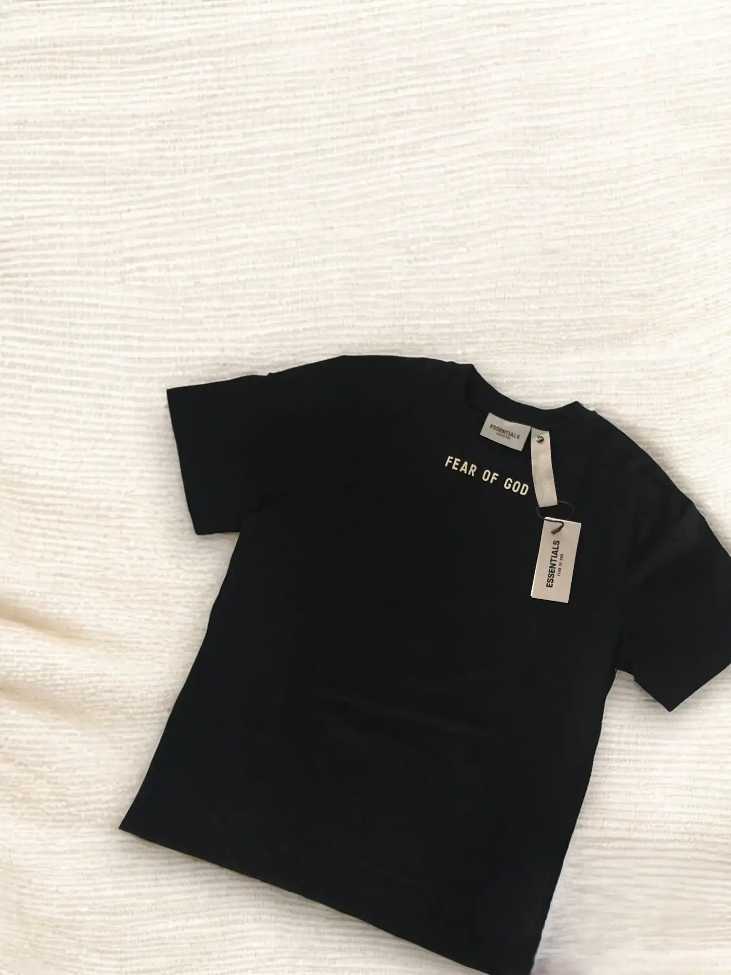 Camiseta Essentials Negra FOG