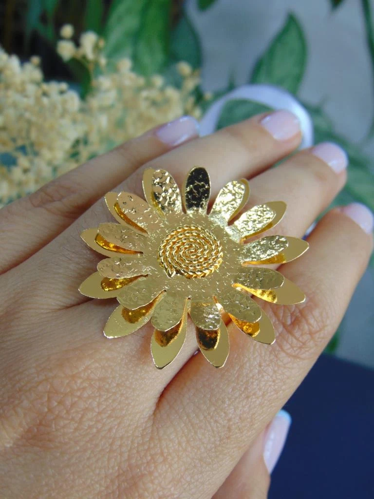 ANILLO BAÑO DE ORO 24K GRUESO GIRASOL TALLADO 2