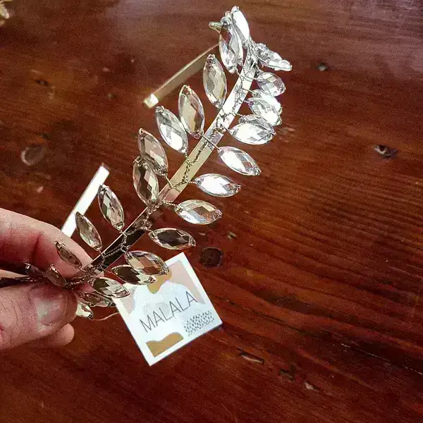 Tiara con piedras  M91 2