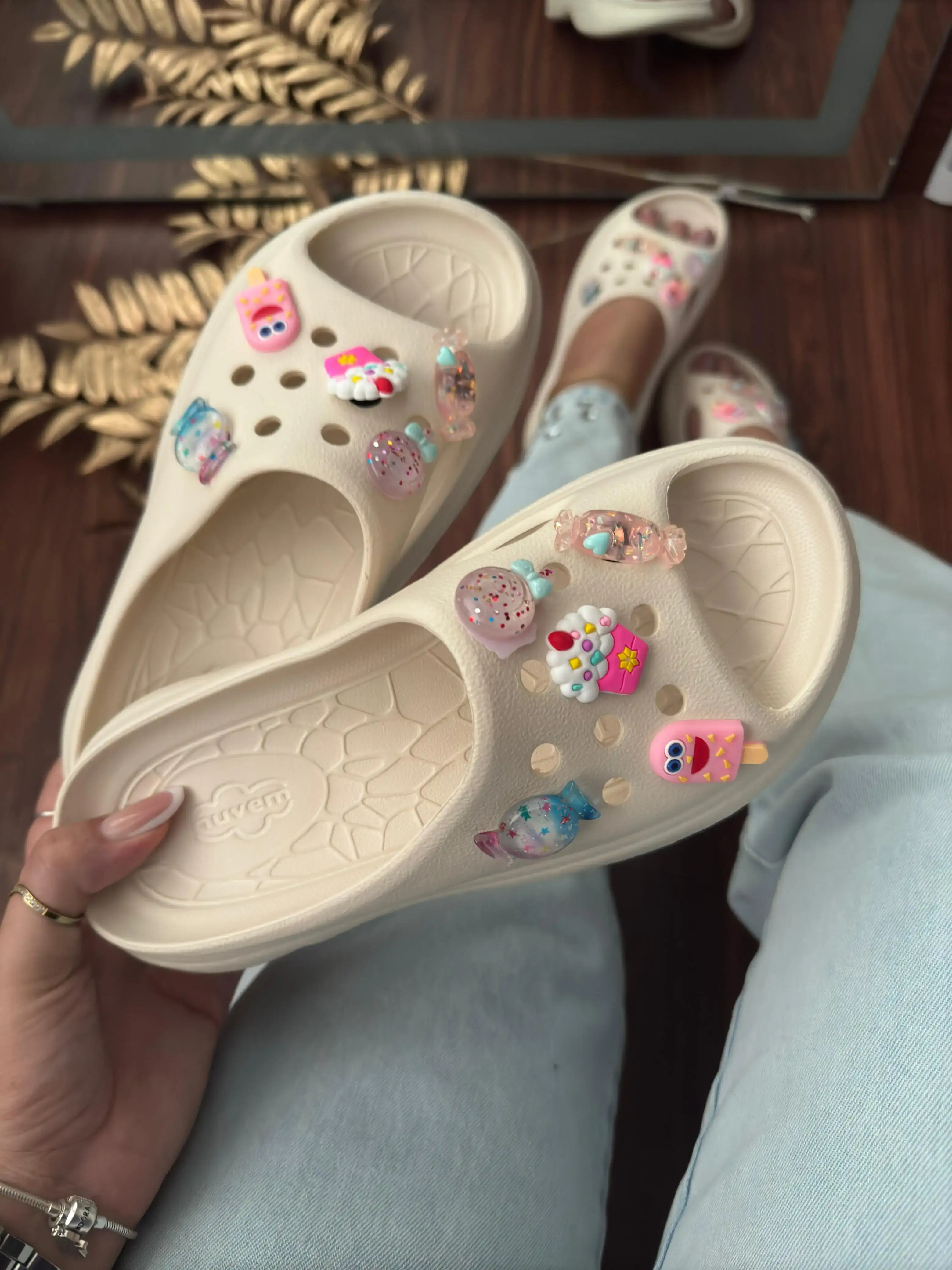 CHINELO SLIDE BOTTONS 2