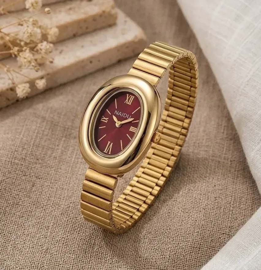 Reloj Naidu Original Acero Análogo Ovalado Dorado Fondo Rojo