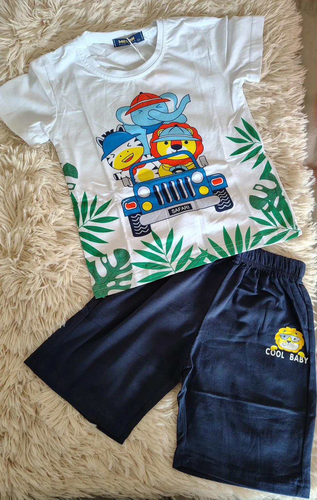Conjunto short y polera blanca