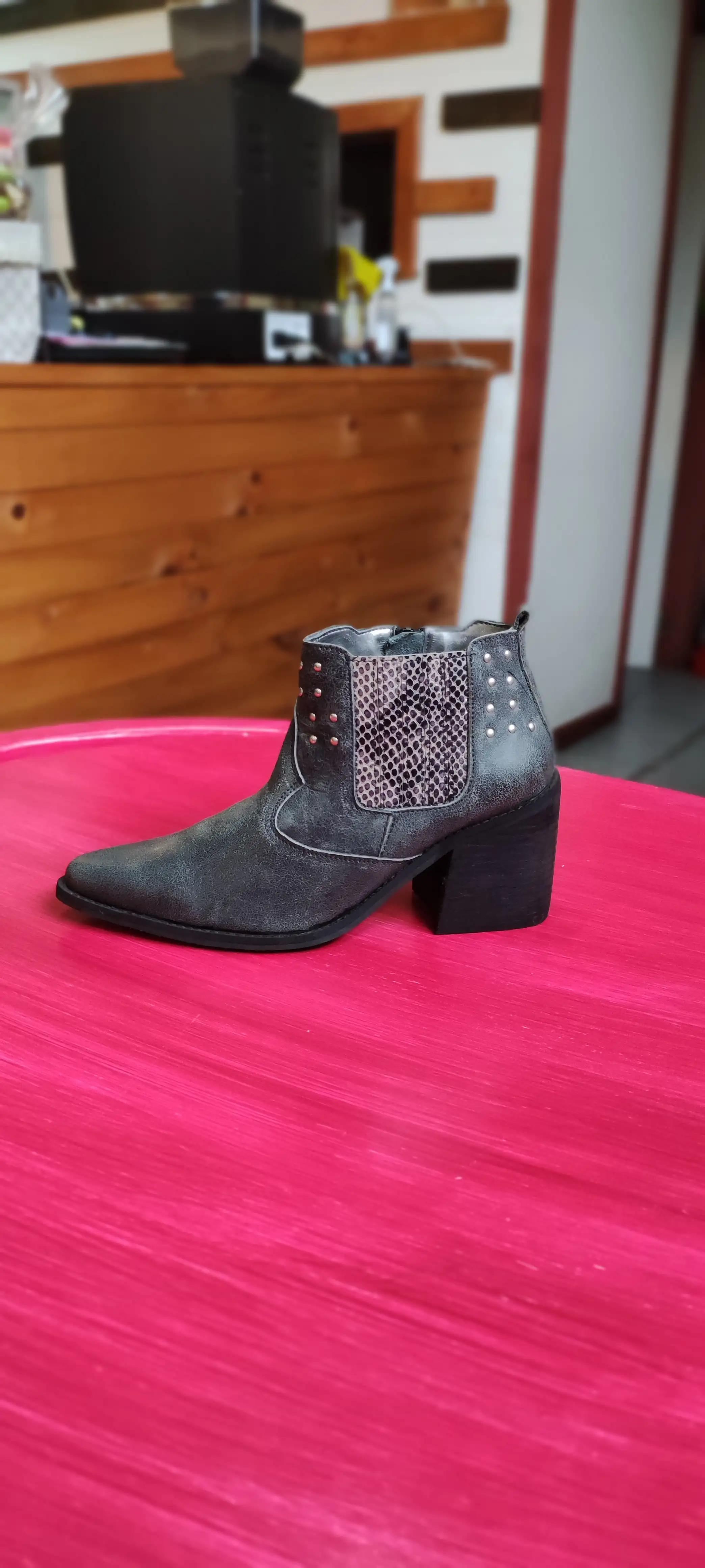 Botin gris taco ancho 