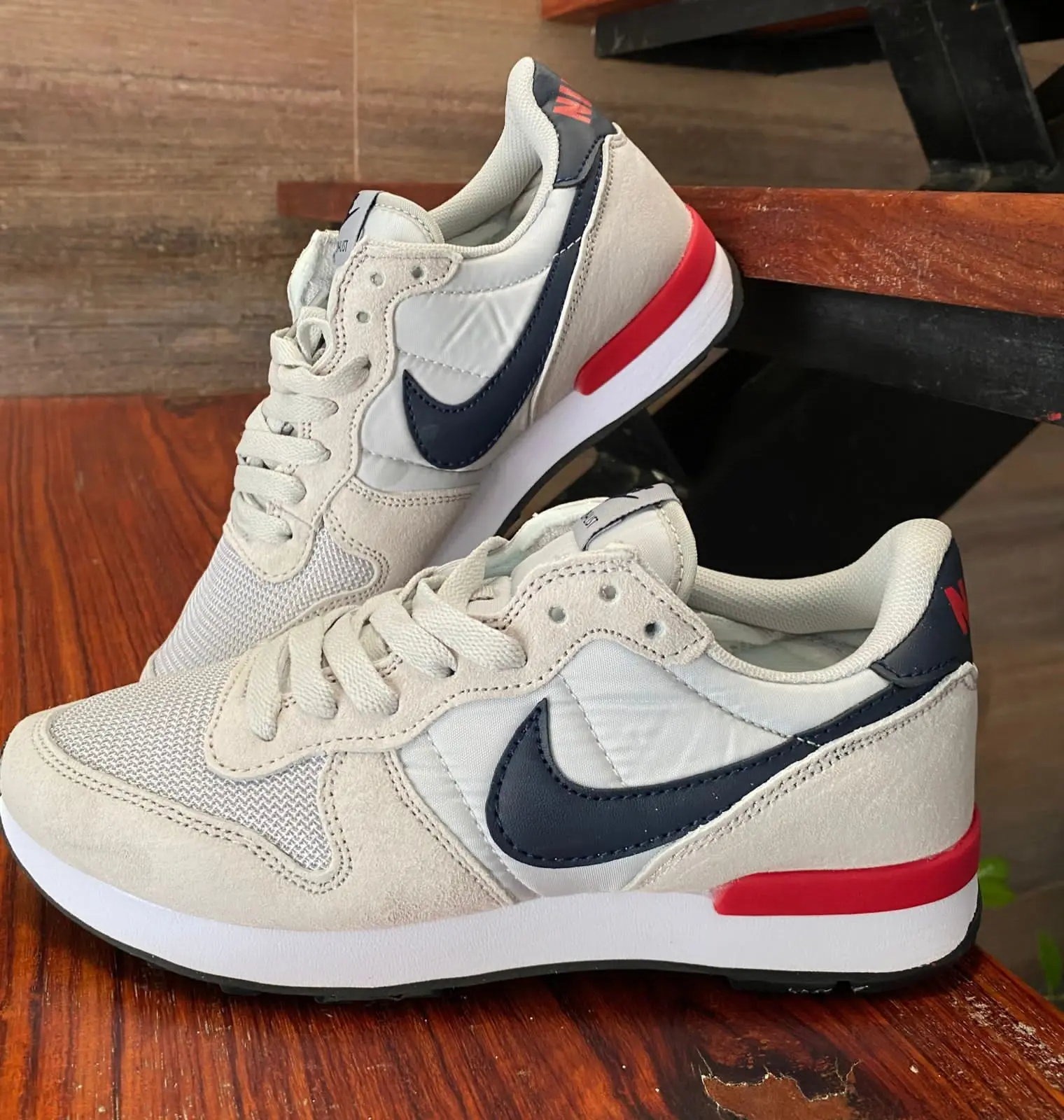 NIKE INTERNATIONAL DAMA  3