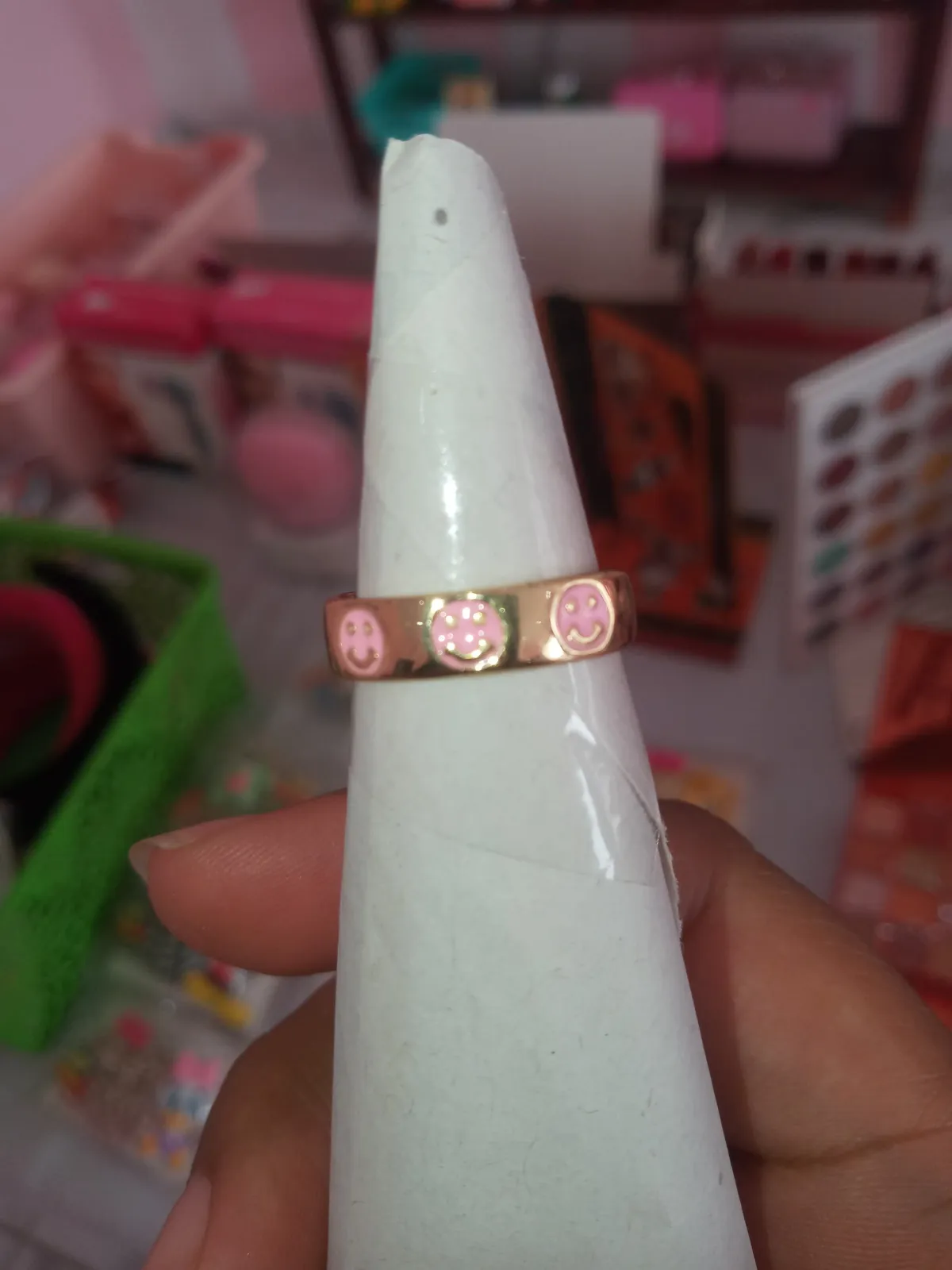 Anillo de caritas feliz