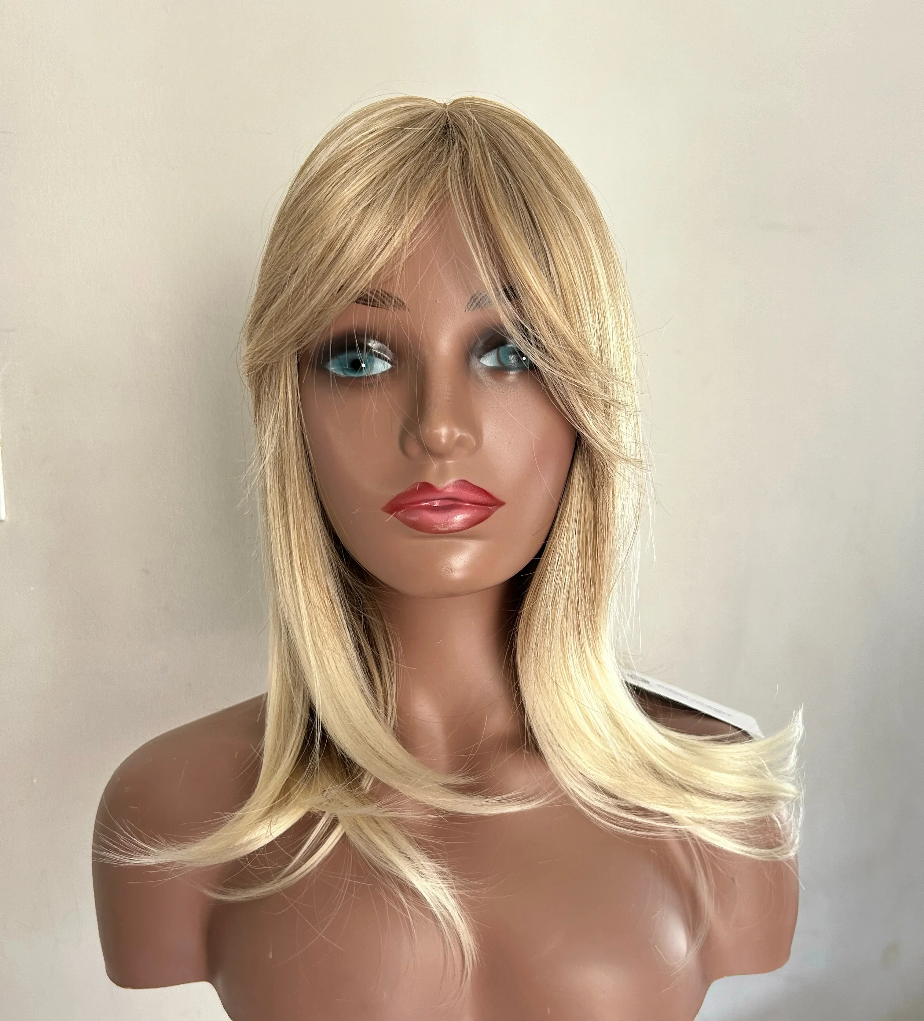 Peluca Rubia con flequillo  2