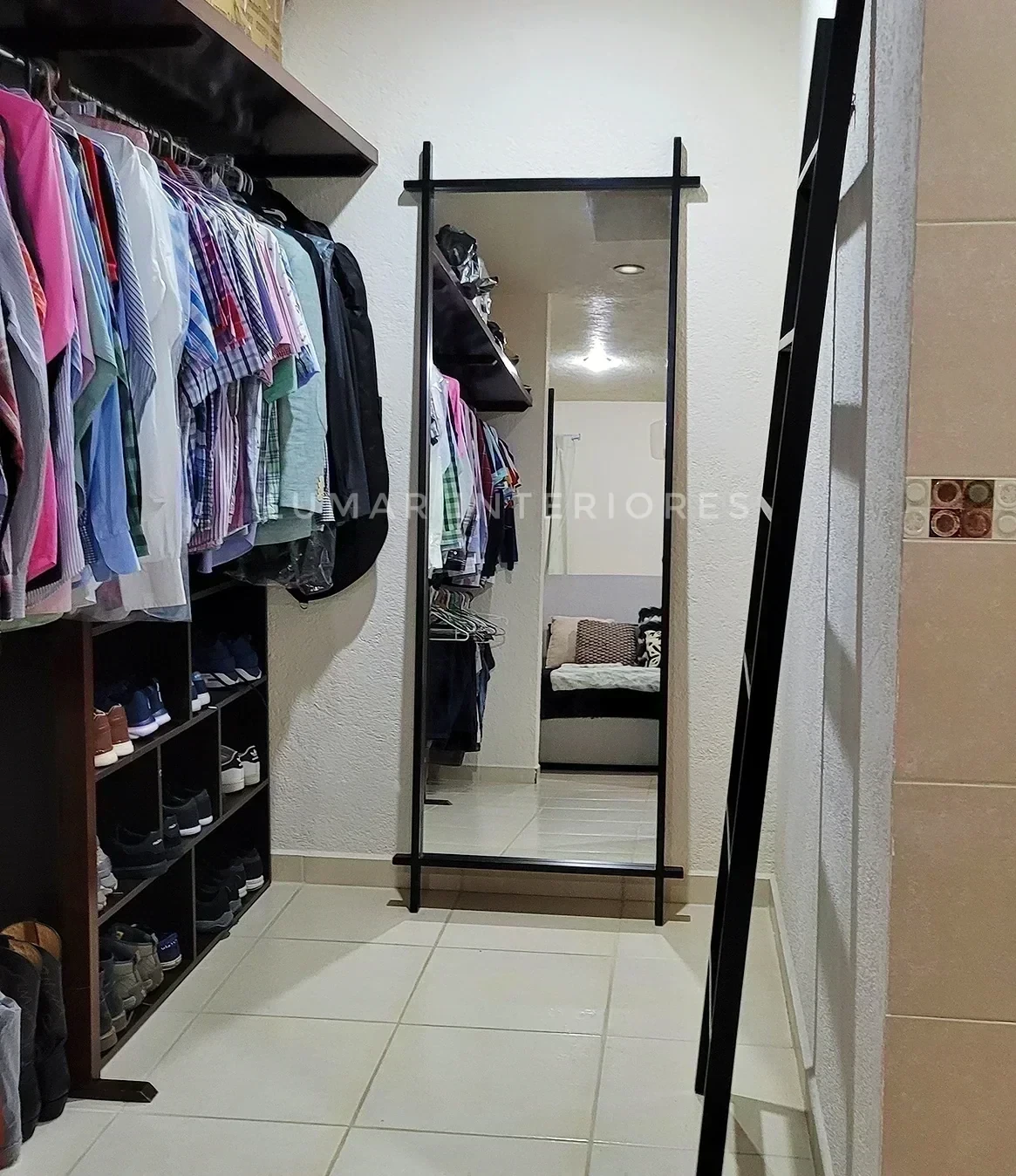 Espejo RUBI TONO NEGRO CON PERCHERO (Escalera) 2