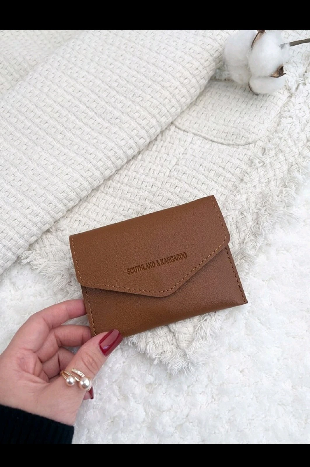 Monedero Minimalista para Dama Southland & Kangaroo - Cartera Corta Tipo Sobre con Solape de Broche, Tarjetero y Cierre Metálico