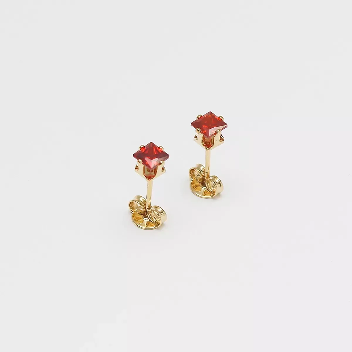 Arete Circon Cuadrado ROJO
