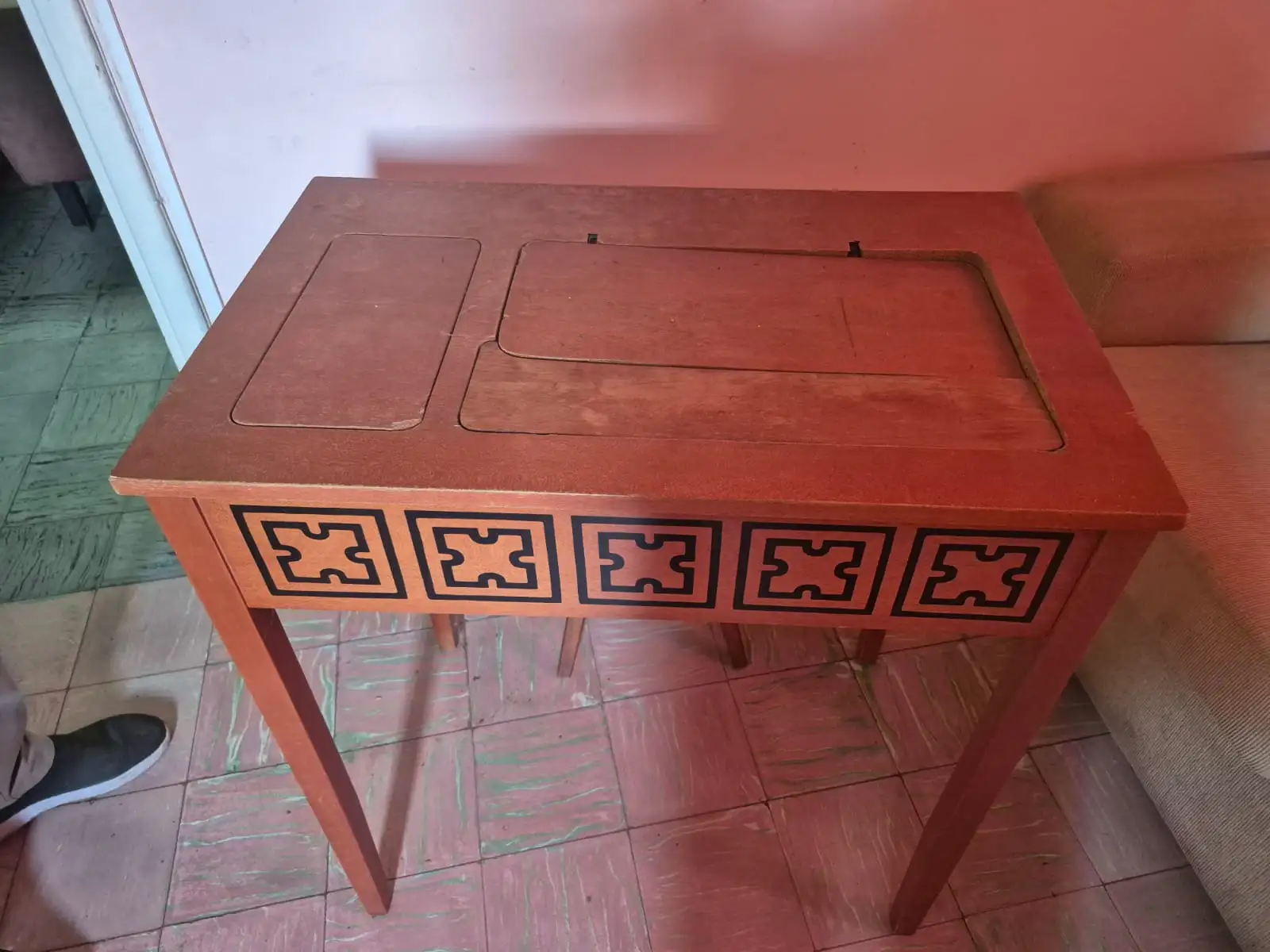 Maquina de coser Godeco con mesa para coser 3