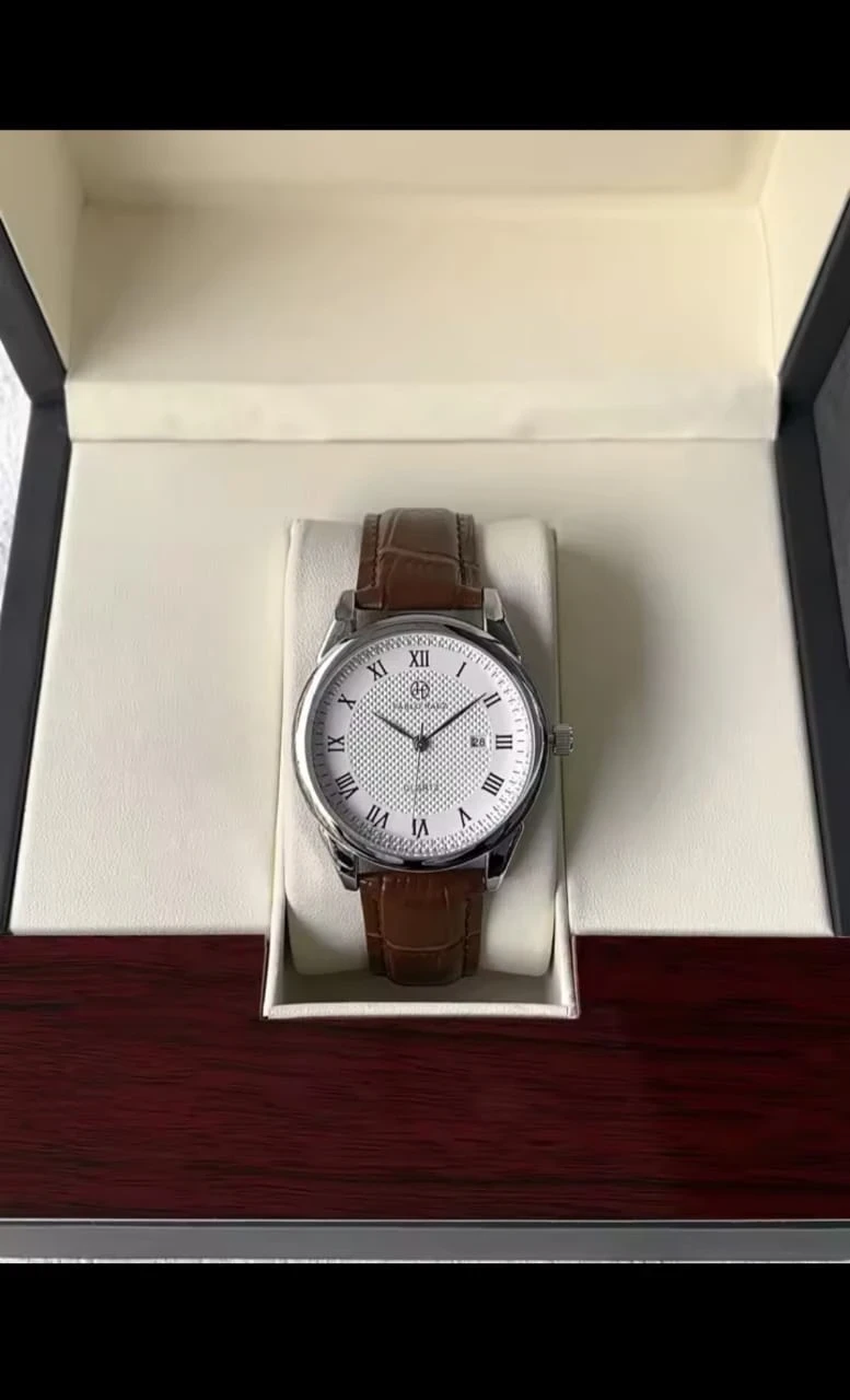 Reloj clásico/ Pablo Raez Original