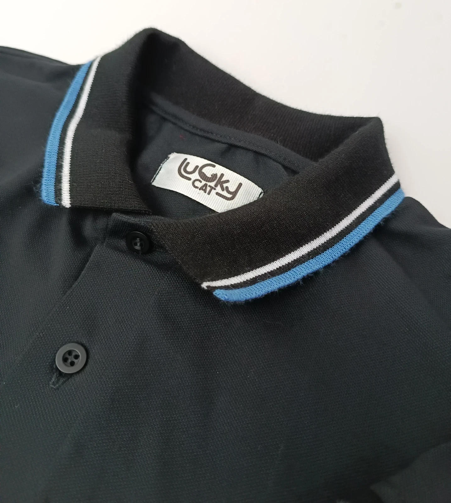 Camisa negra  oscuro con lineas claras 2