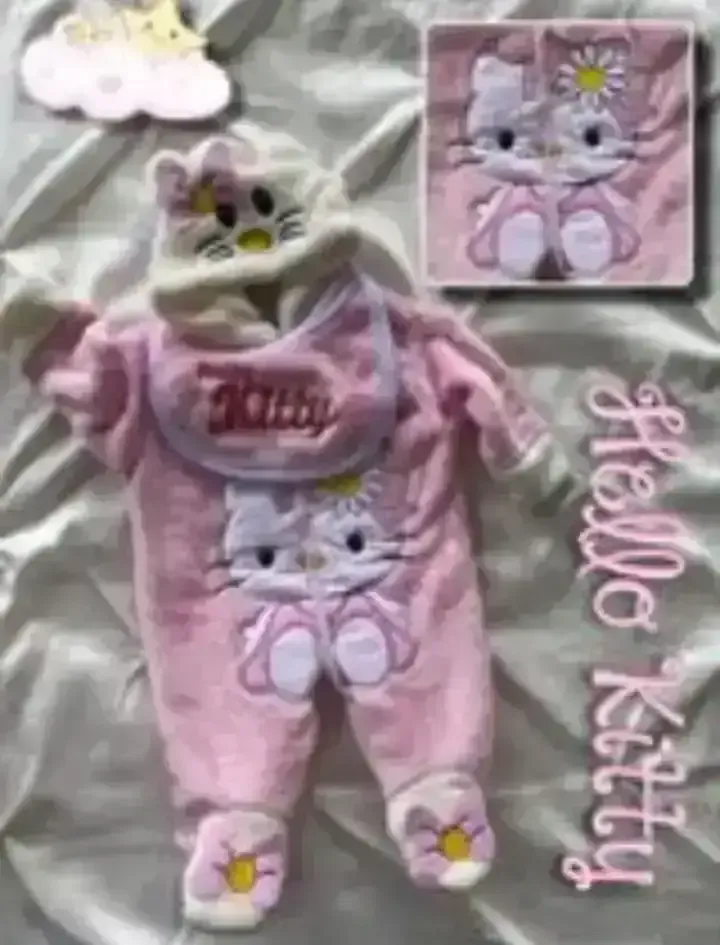 Mameluco polar con babero Hello Kitty