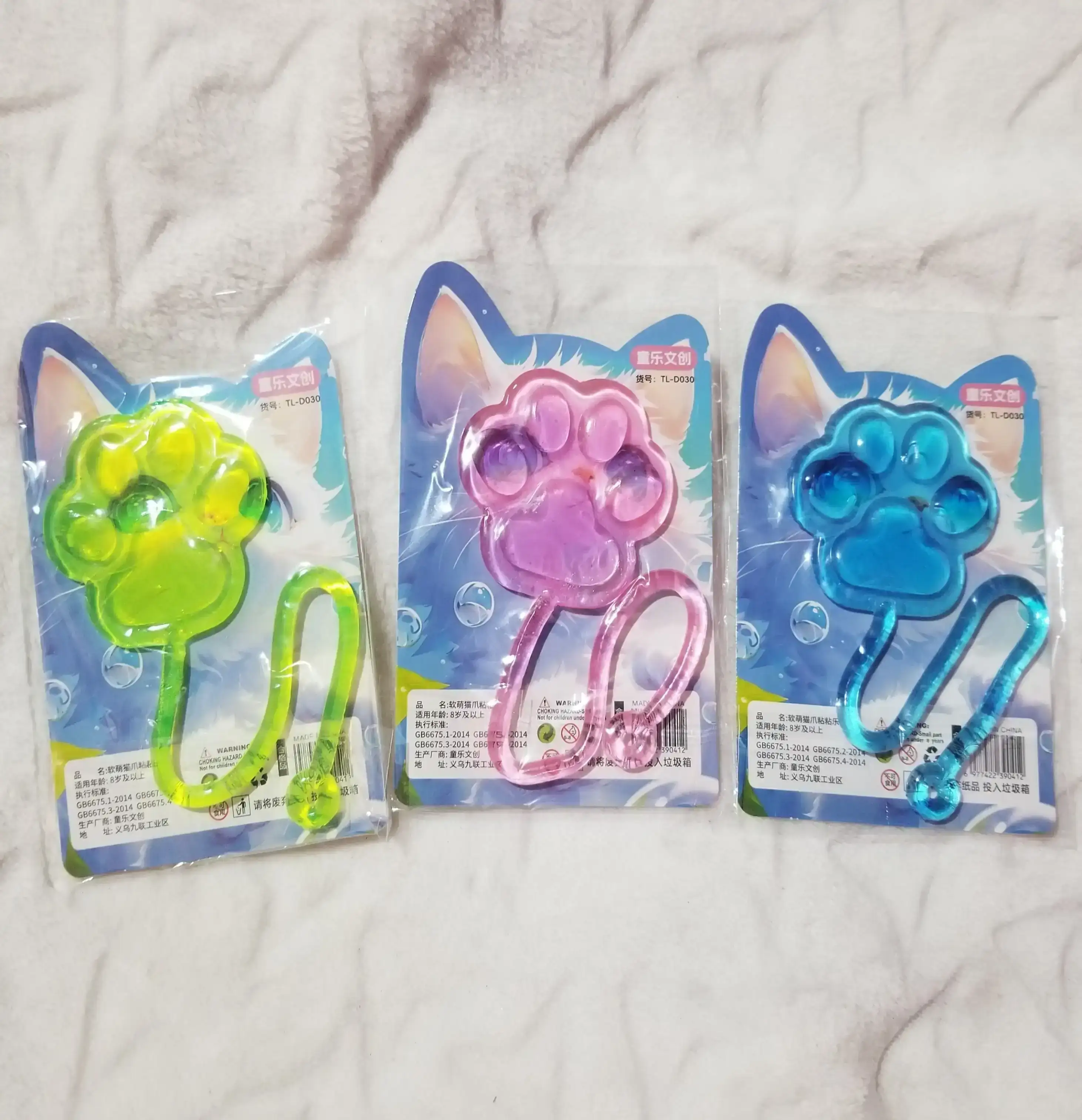 Manita pegajosa gatito