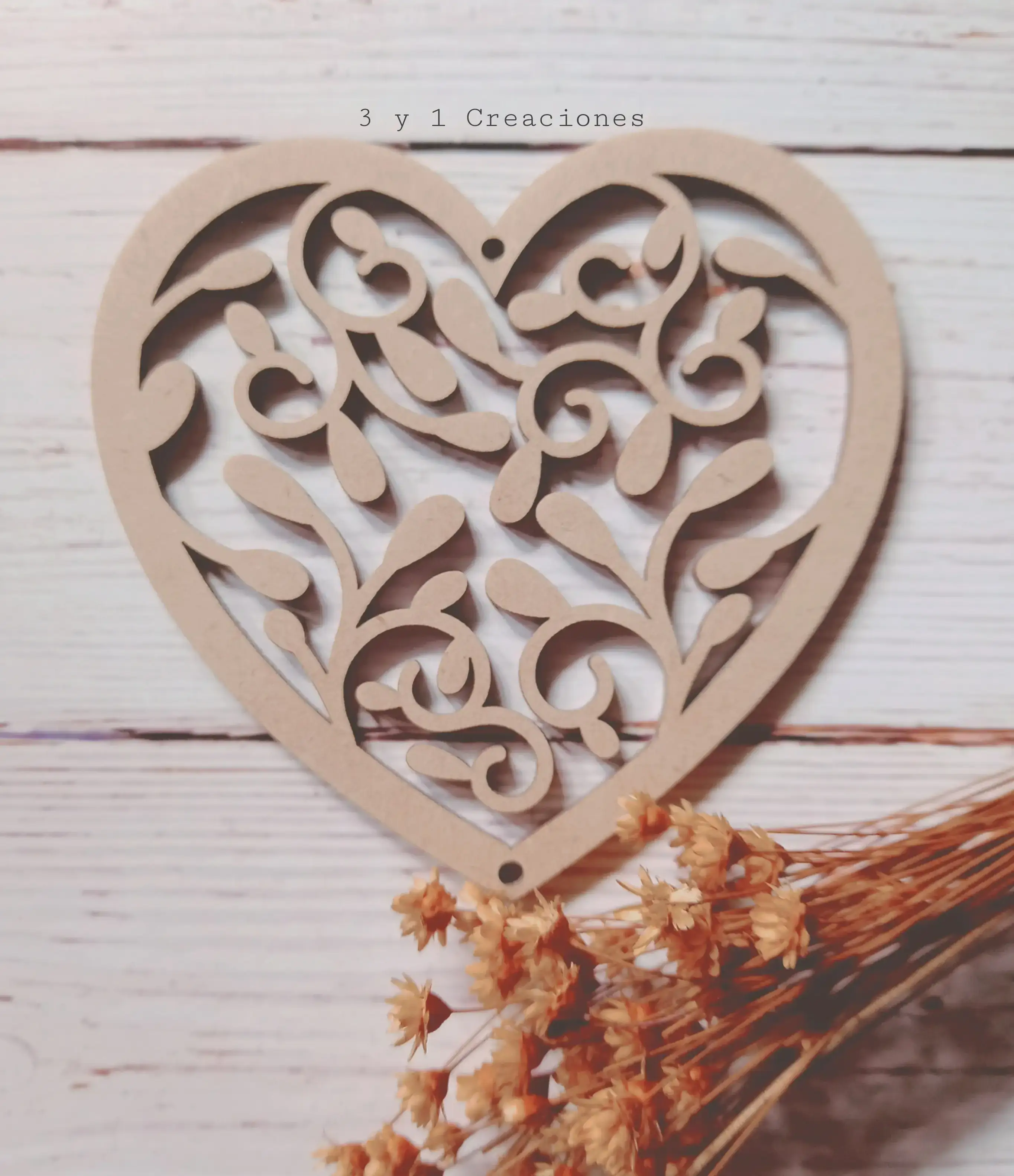 CORAZÓN CALADO HOJITAS