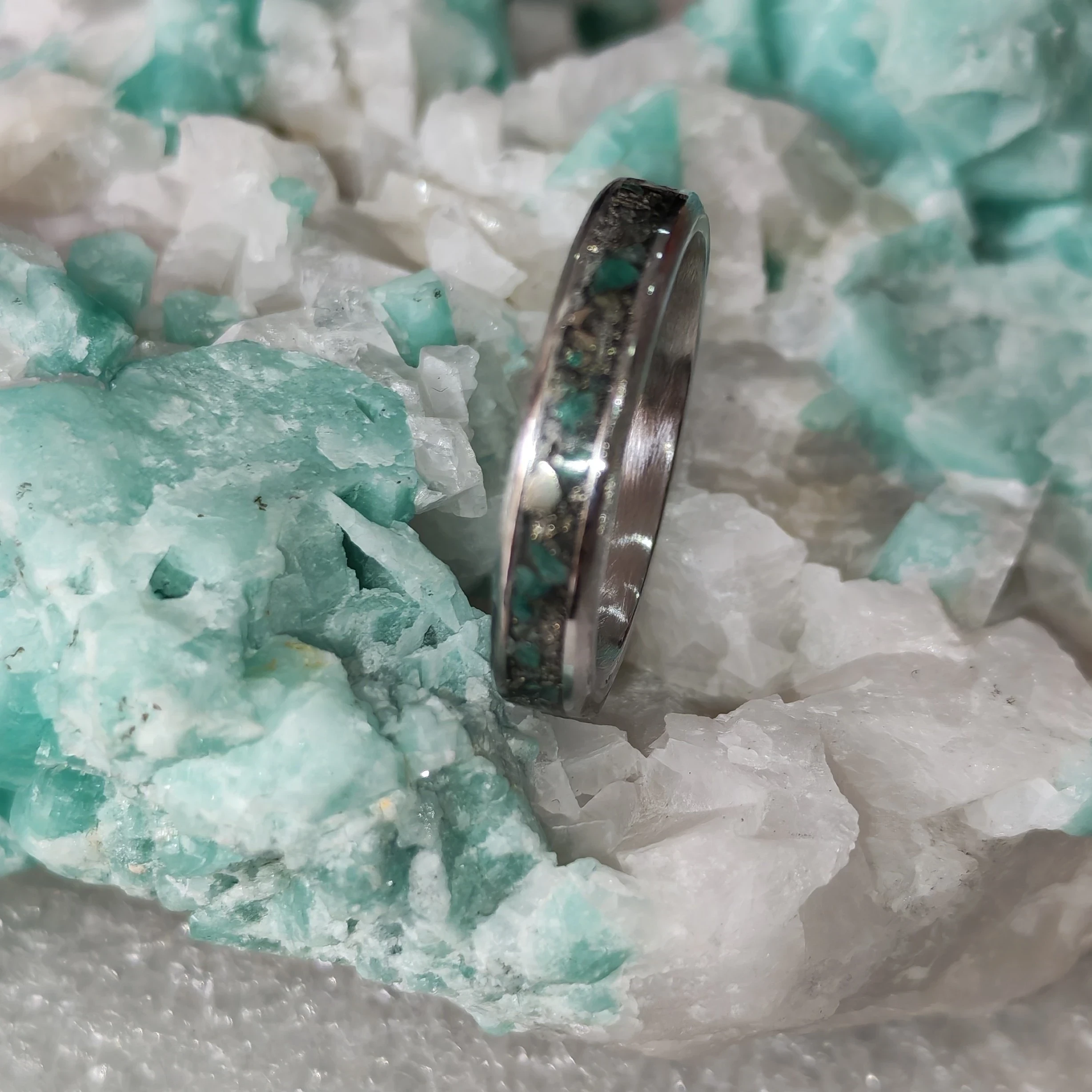 Anillo Dama con Esmeraldas y Piritas 4