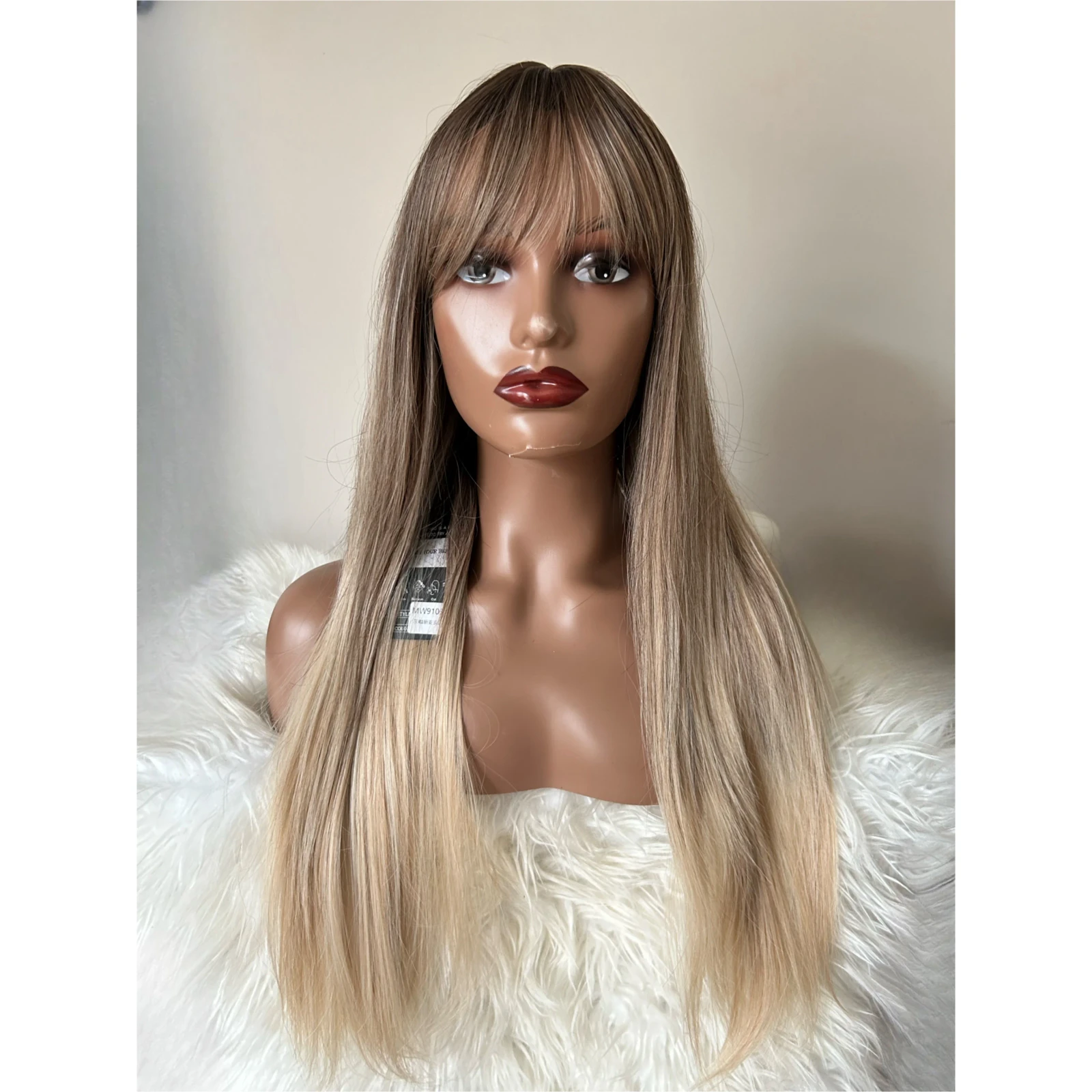 Peluca con flequillo 26”