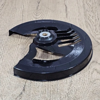 NKD 125 NEGRO protector de disco 27,5 cm plastico GL