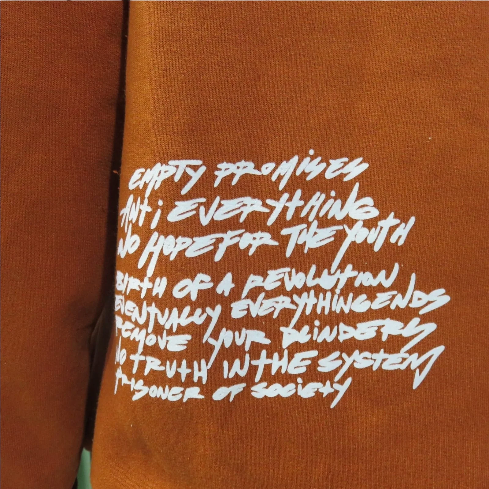 Sudadera naranja de telaraña 5