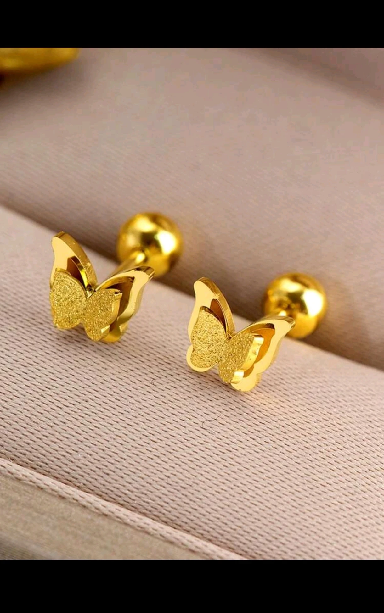 Pendientes Topos Mariposa Bidimensional - Zarcillos Minimalistas en Acero Inoxidable con Baño de Oro 18K