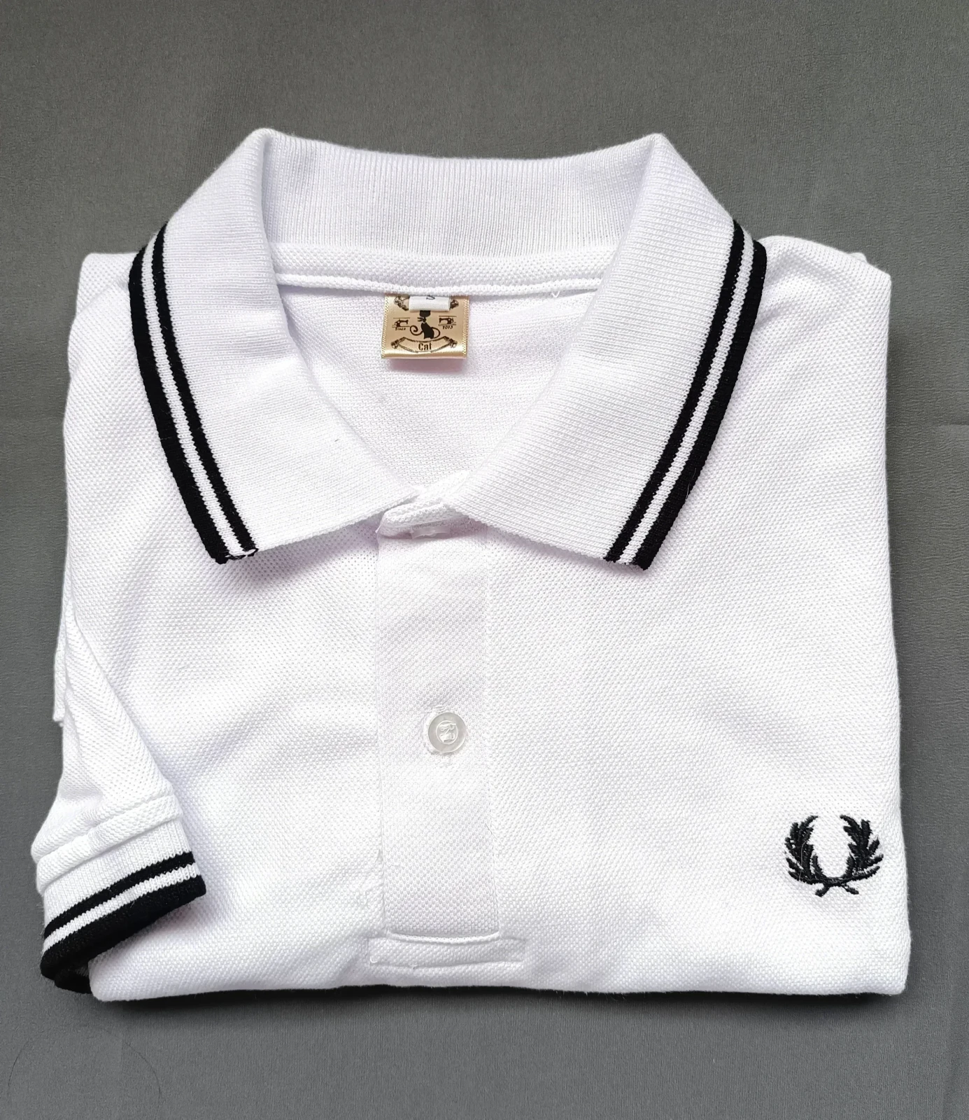 Camisa Polo blanca con negro 2