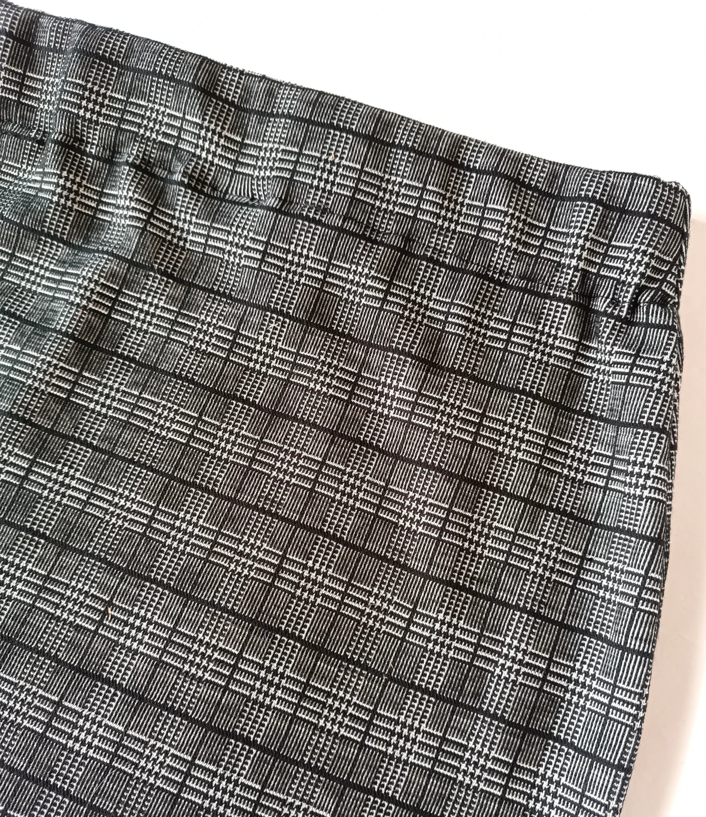 Falda a cuadros gris licrada  3