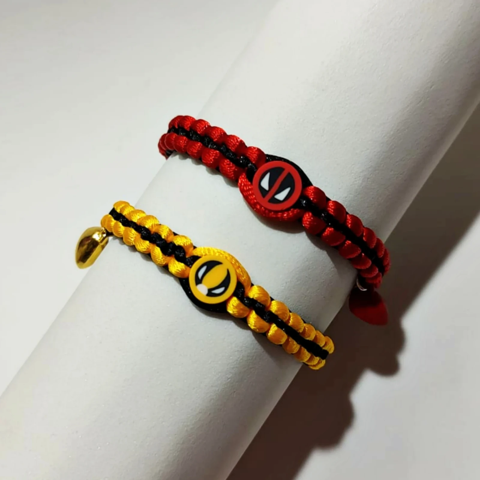 Dúo Pulseras de Deadpool y Wolverine 4