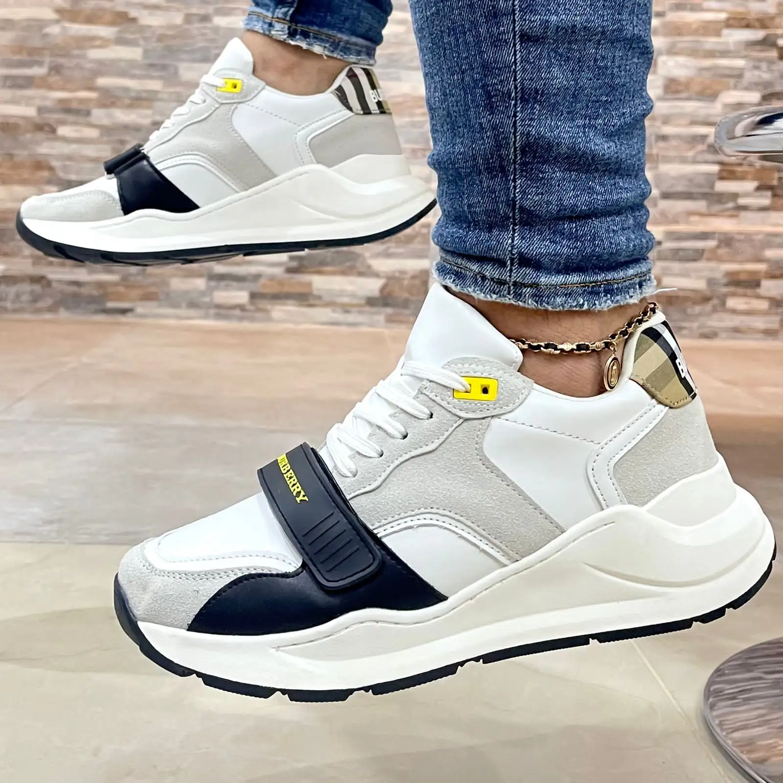 BURBERRY 2 H 3