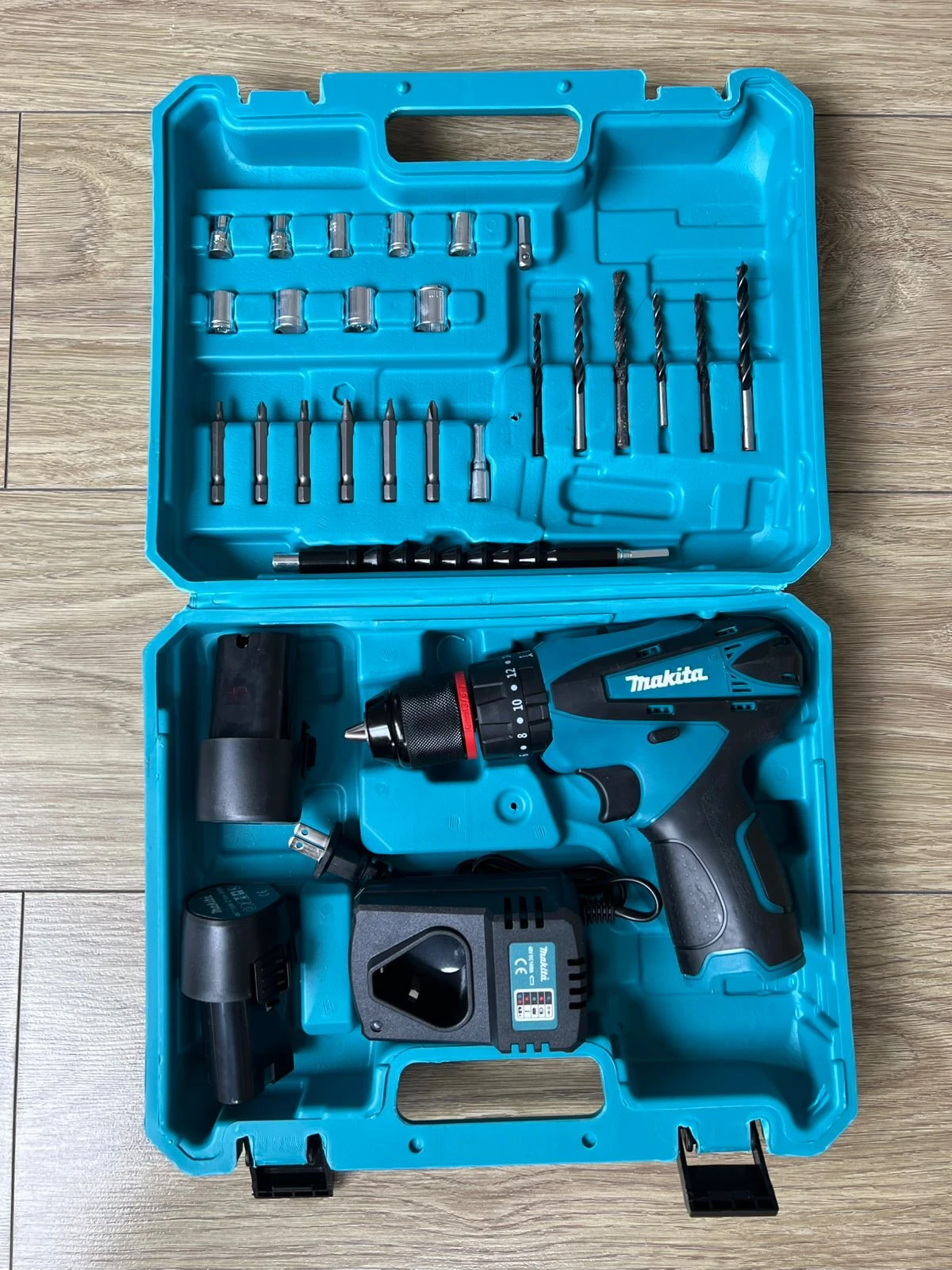 Taladro 48 Voltios makita mandril de 38