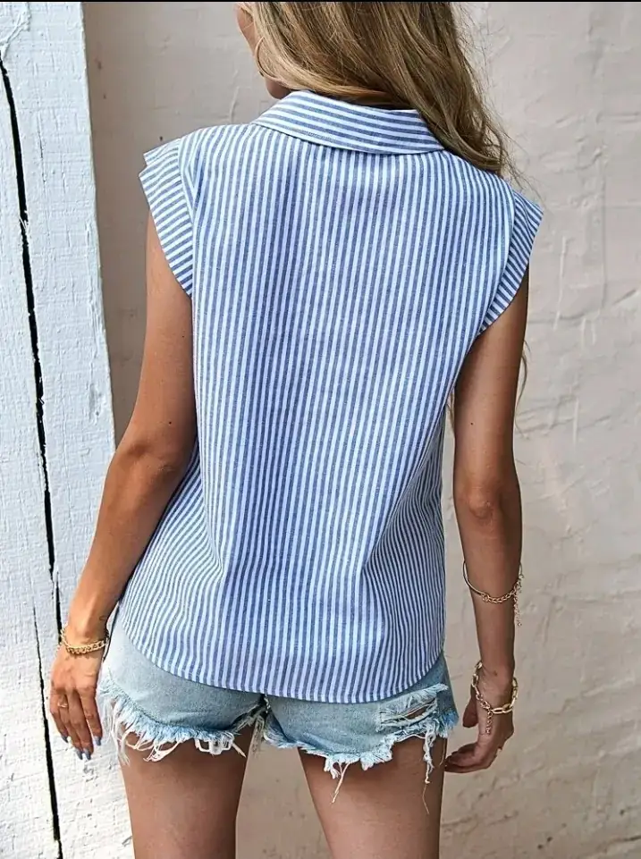 Camisa de rayas con boton delantero 2