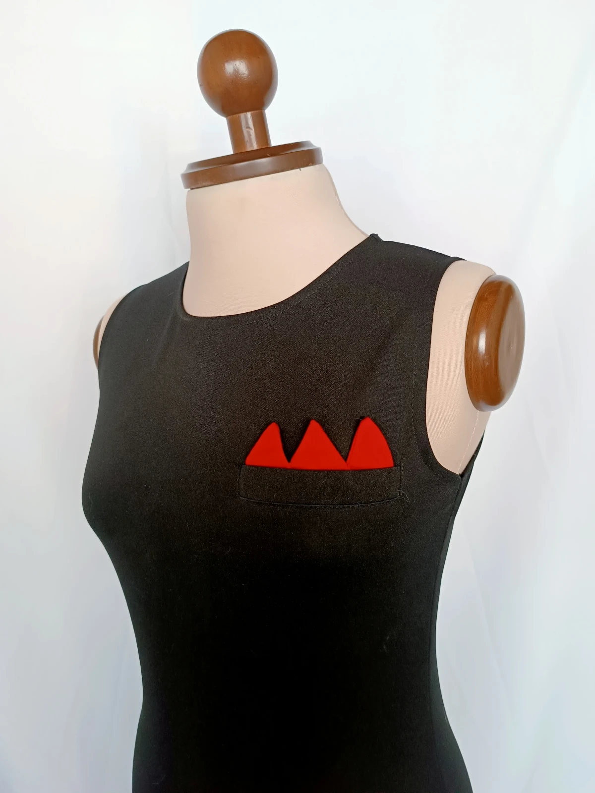 Vestido licrado negro sencillo 3