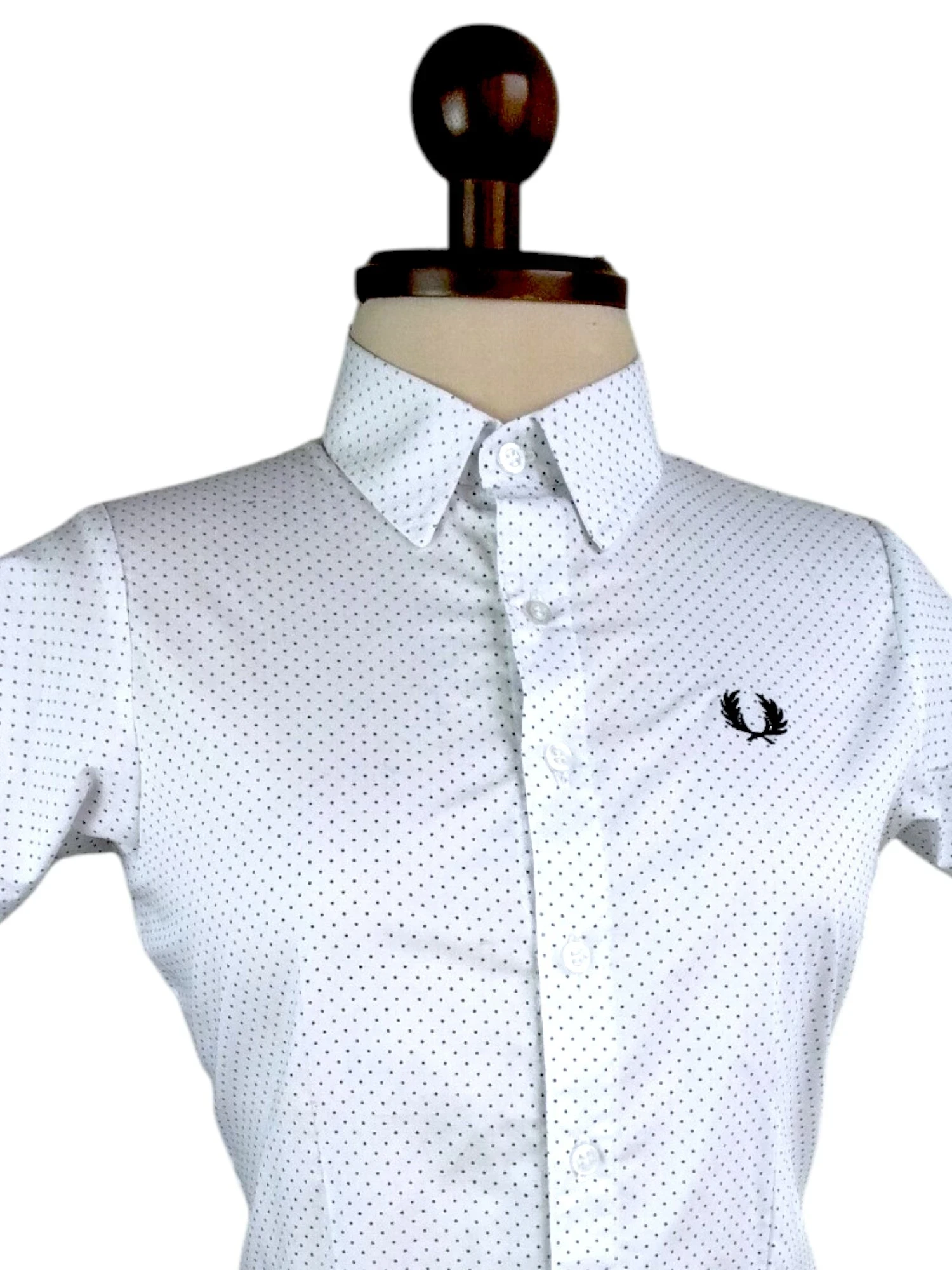 Camisa blanca con flores pequeñas  2