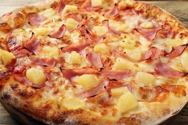 Pizza hawaiana con piña, Jamon