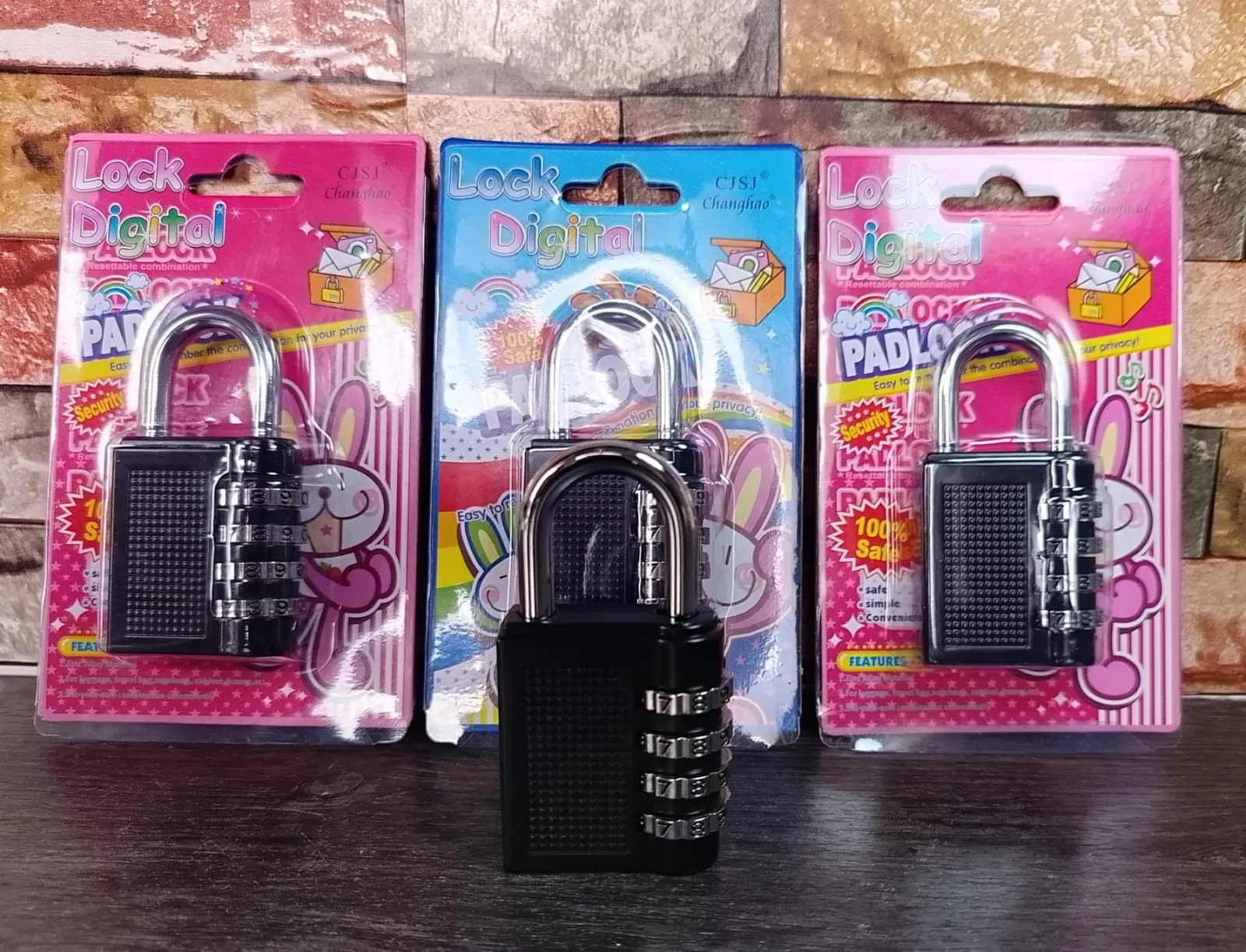 CANDADO DE ACERO CON CUATRO DIJITOS 