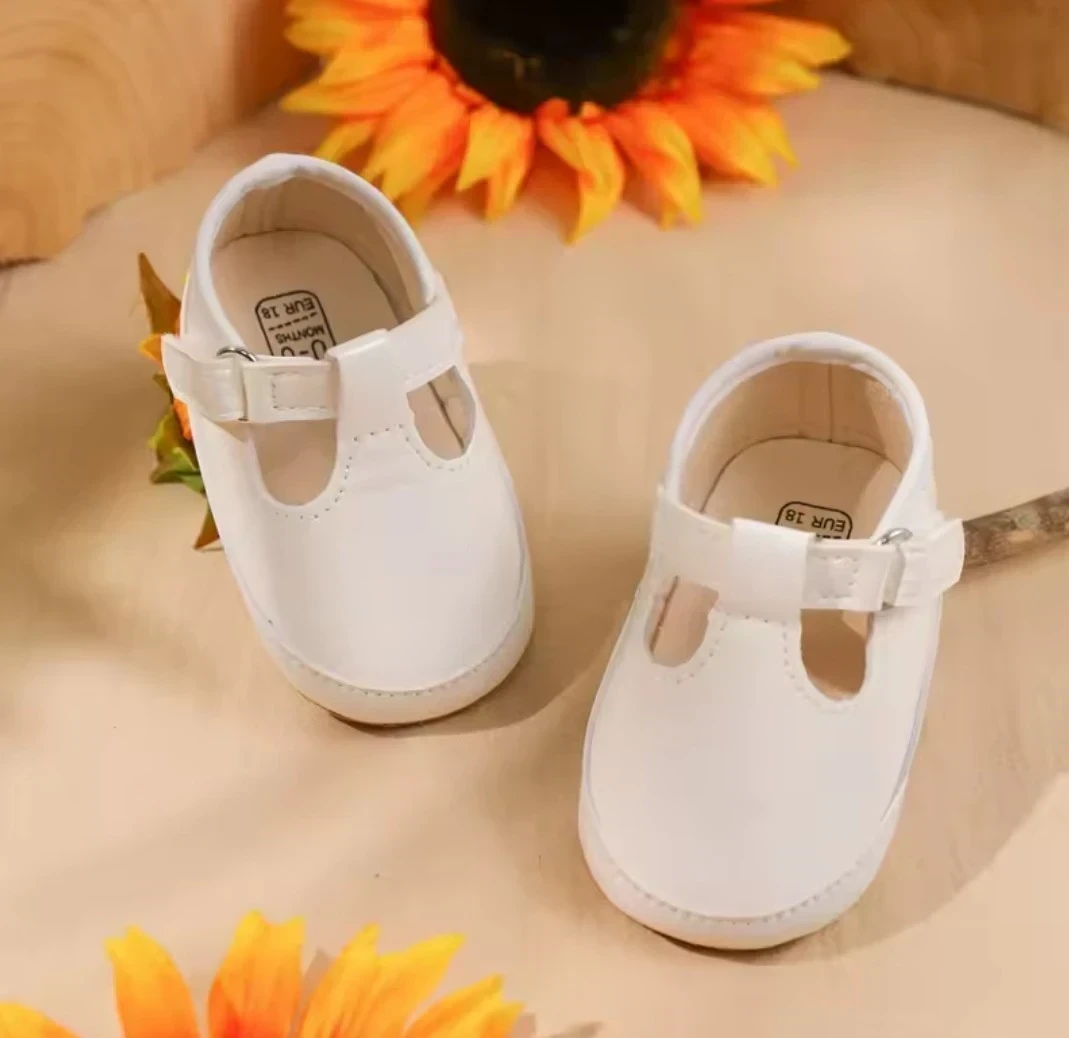 ZAPATITOS BLANCOS