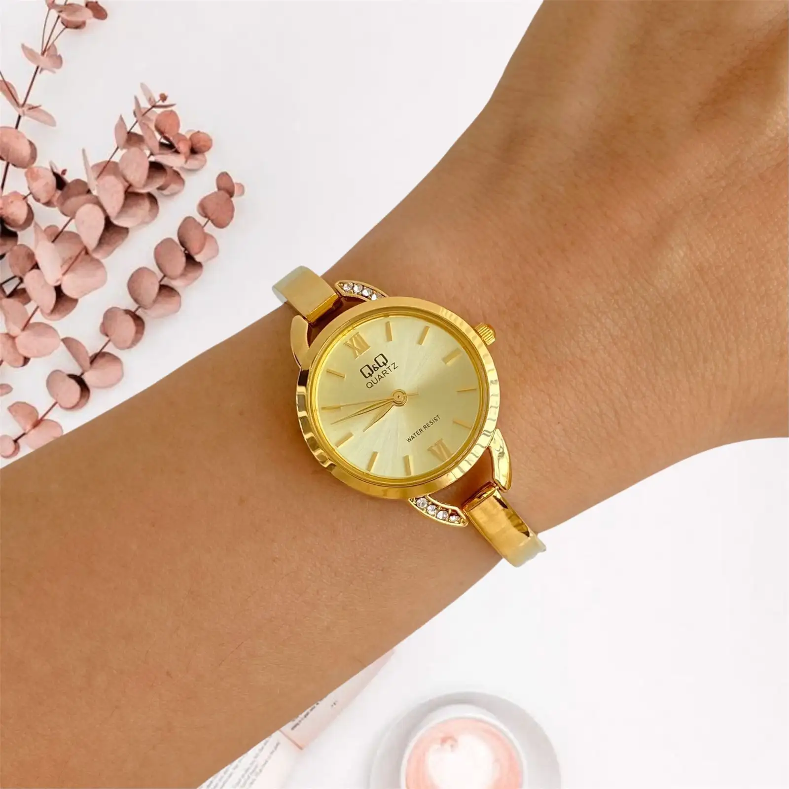 Reloj Q&Q Original Acero Tipo Joyita Dorado Fondo Dorado