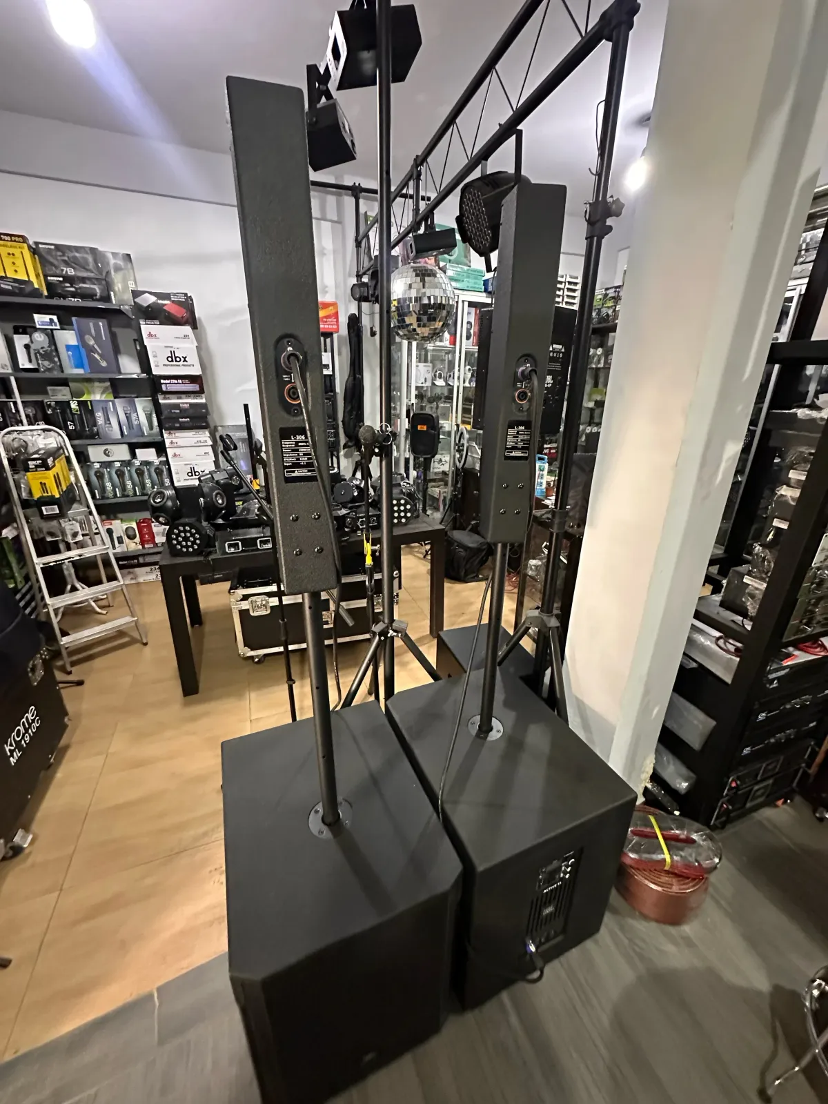JBL L360 COLUMNAS ACTIVAS   3