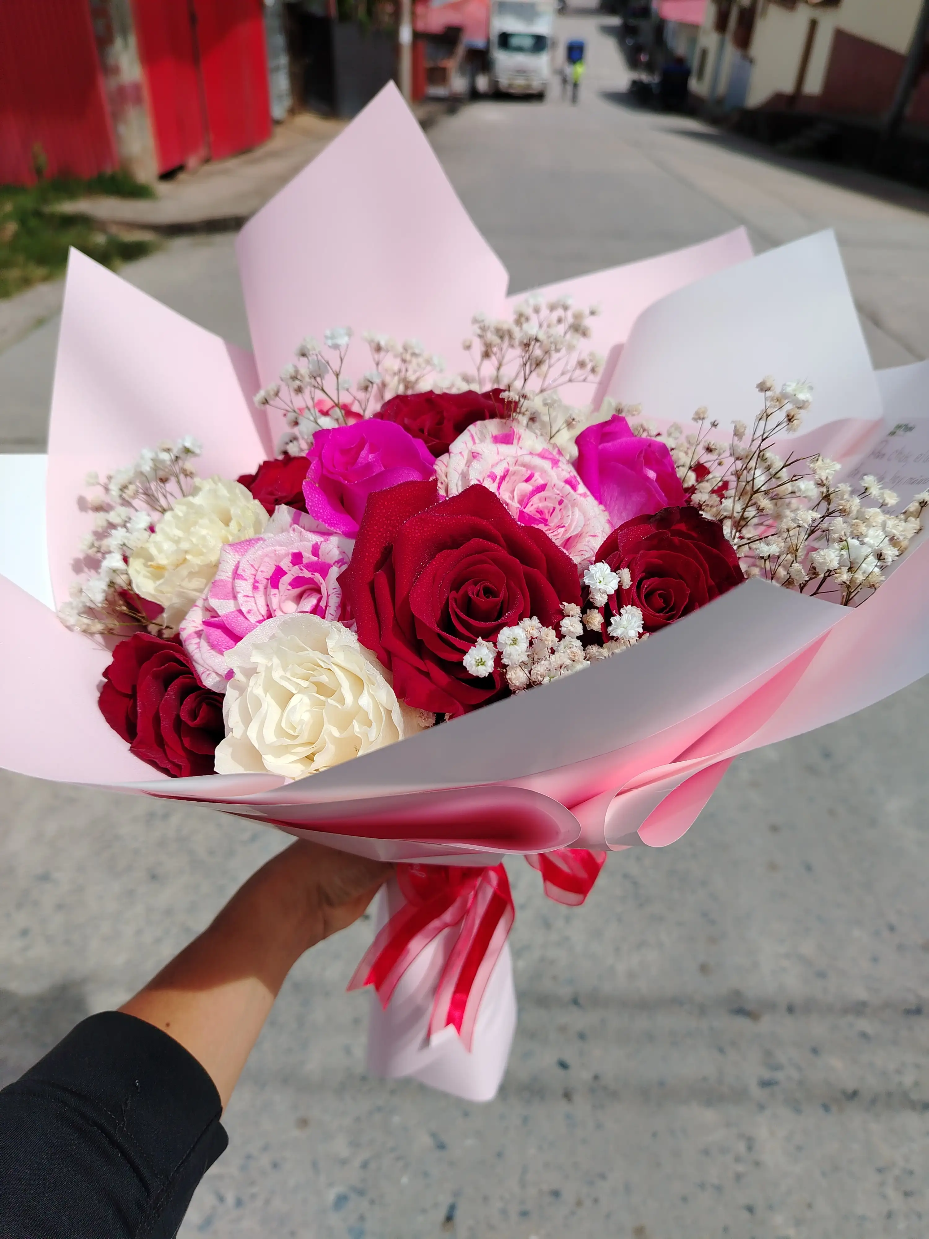 RAMO MULTICOLOR MOM 20 ROSAS 