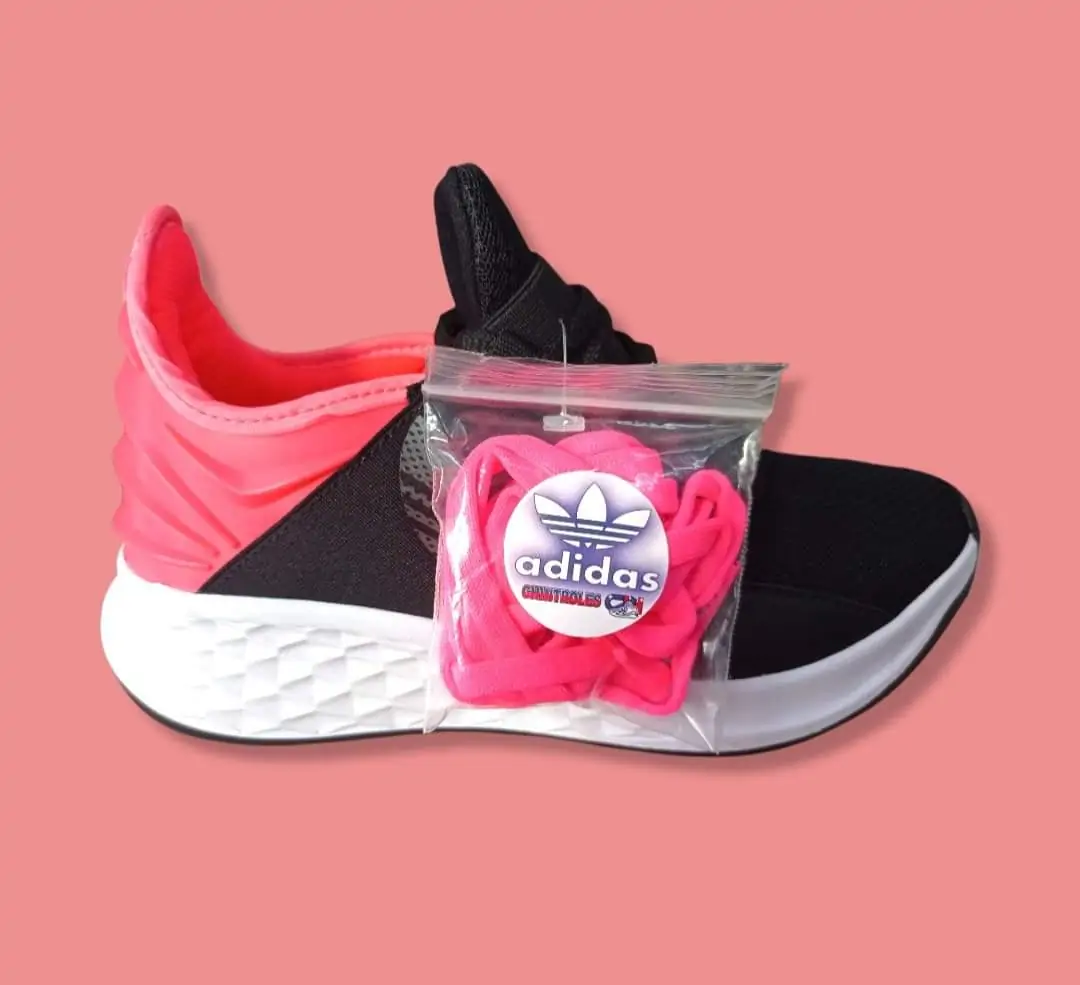 Adidas deportivos, color negro y rosa 2