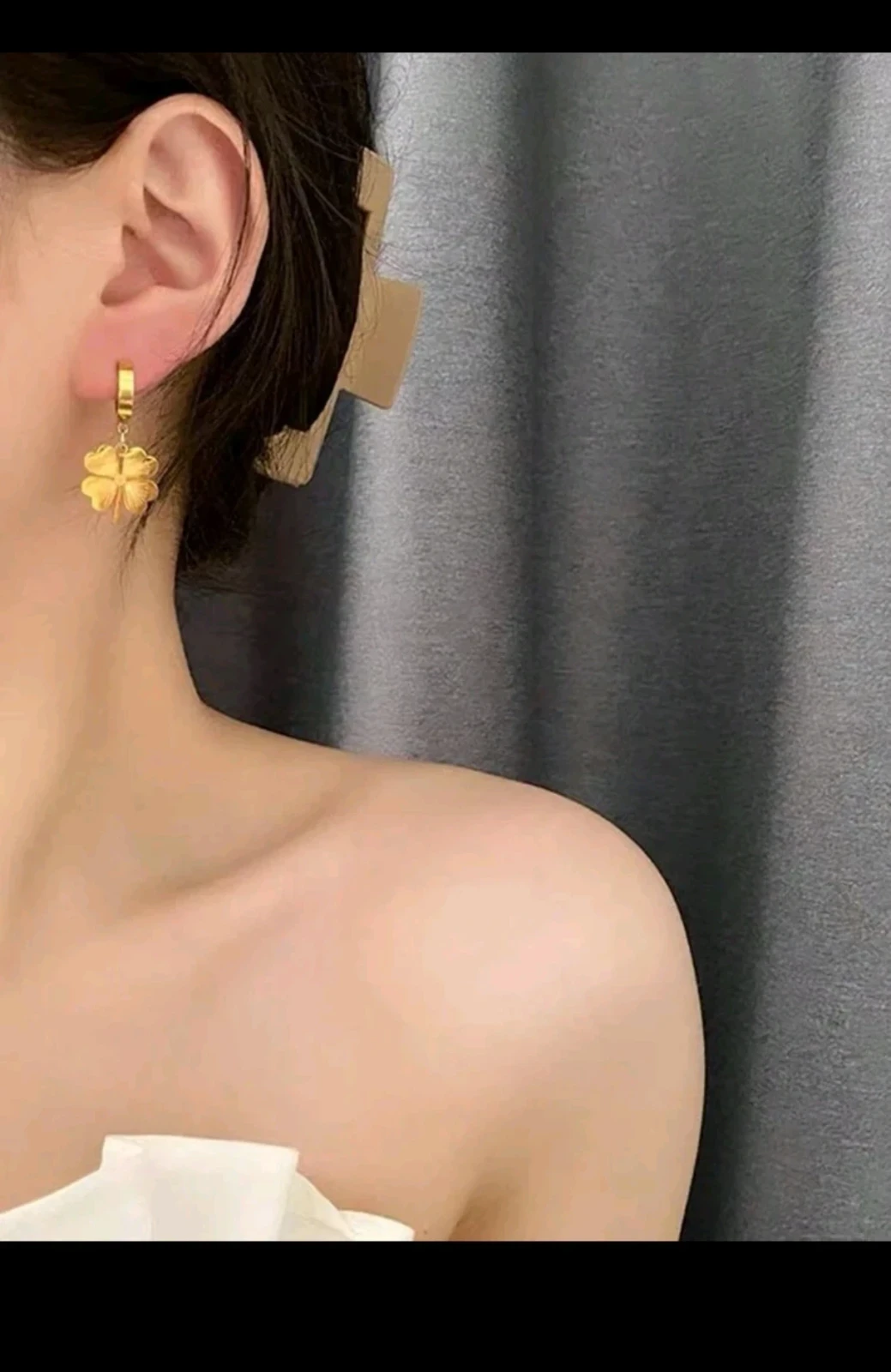 Set de Joyería Trébol de Cuatro Hojas - Cadena y Zarcillos en Acero Inoxidable Baño de Oro 18K 3
