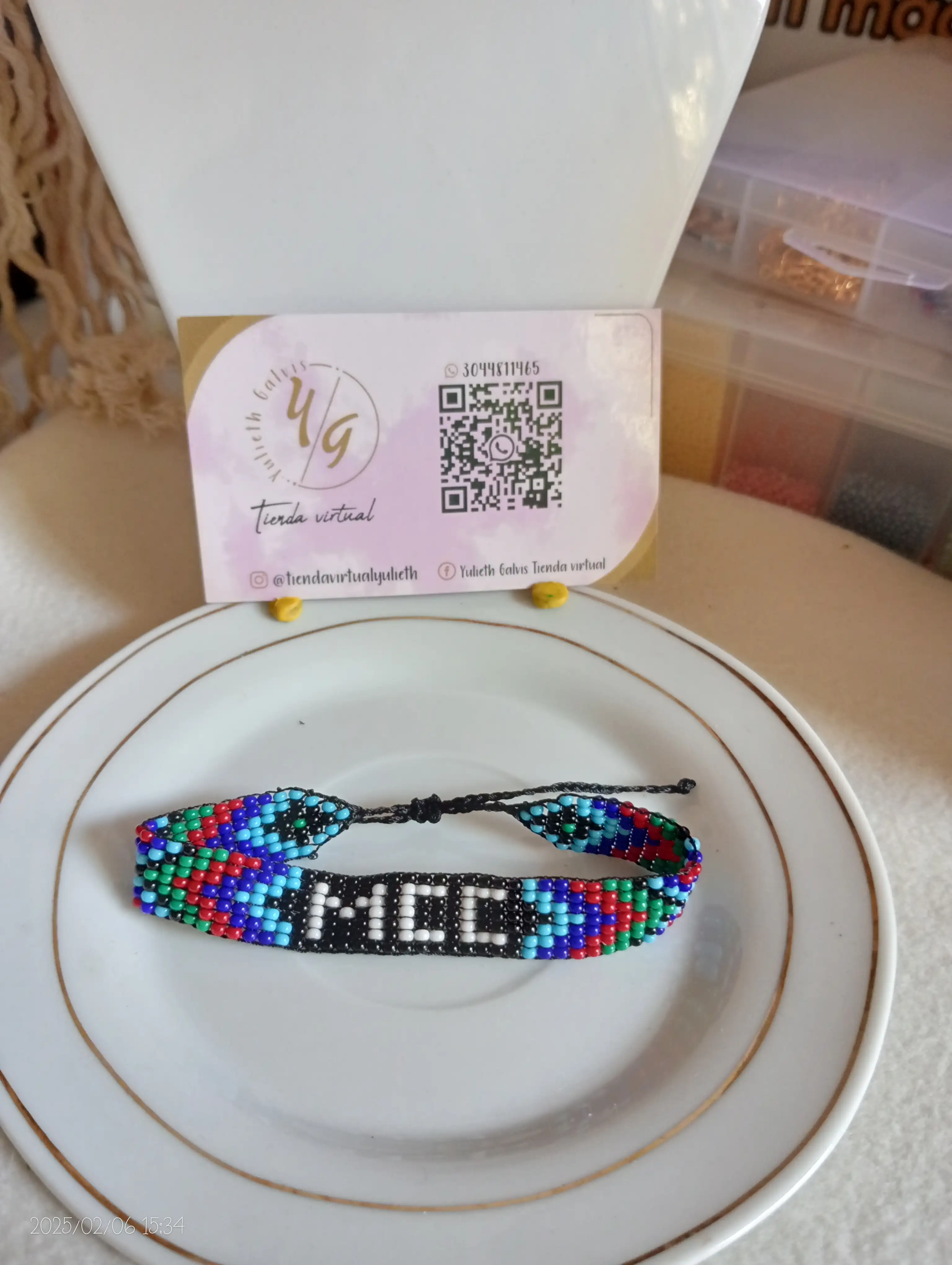 PULSERA TEJIDA EN TELAR